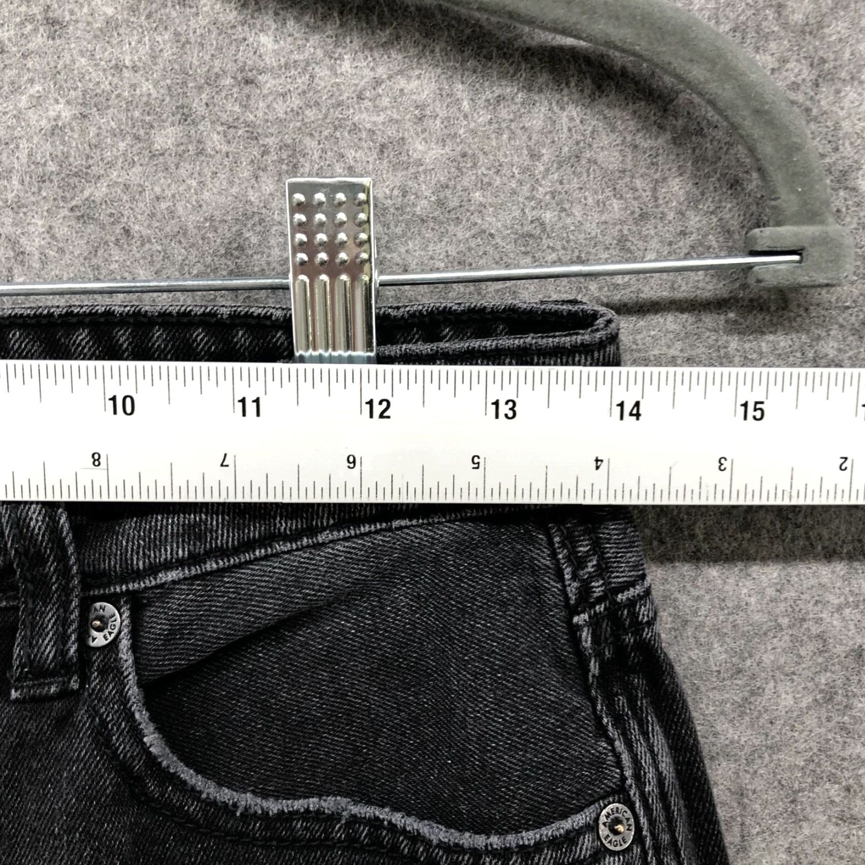 American Eagle Outfitters VINTAGE American Eagle Highest Rise Mom Jean Womens 2R Black Charcoal Ripped Knee Denim 5-Pocket Stretch Distressed Jeans Womens Size 26" / US 2 / IT 38 - 5 Thumbnail