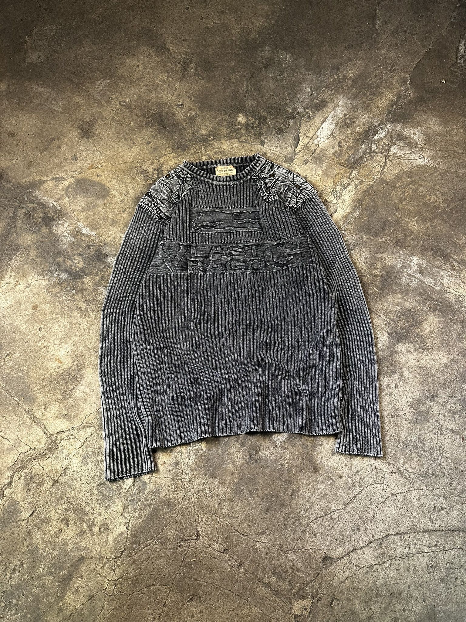 Japanese Brand Vintage Y2k Archive Avant Garde Faded Knit Sweater 2000s Size US L / EU 52-54 / 3 - 1 Thumbnail