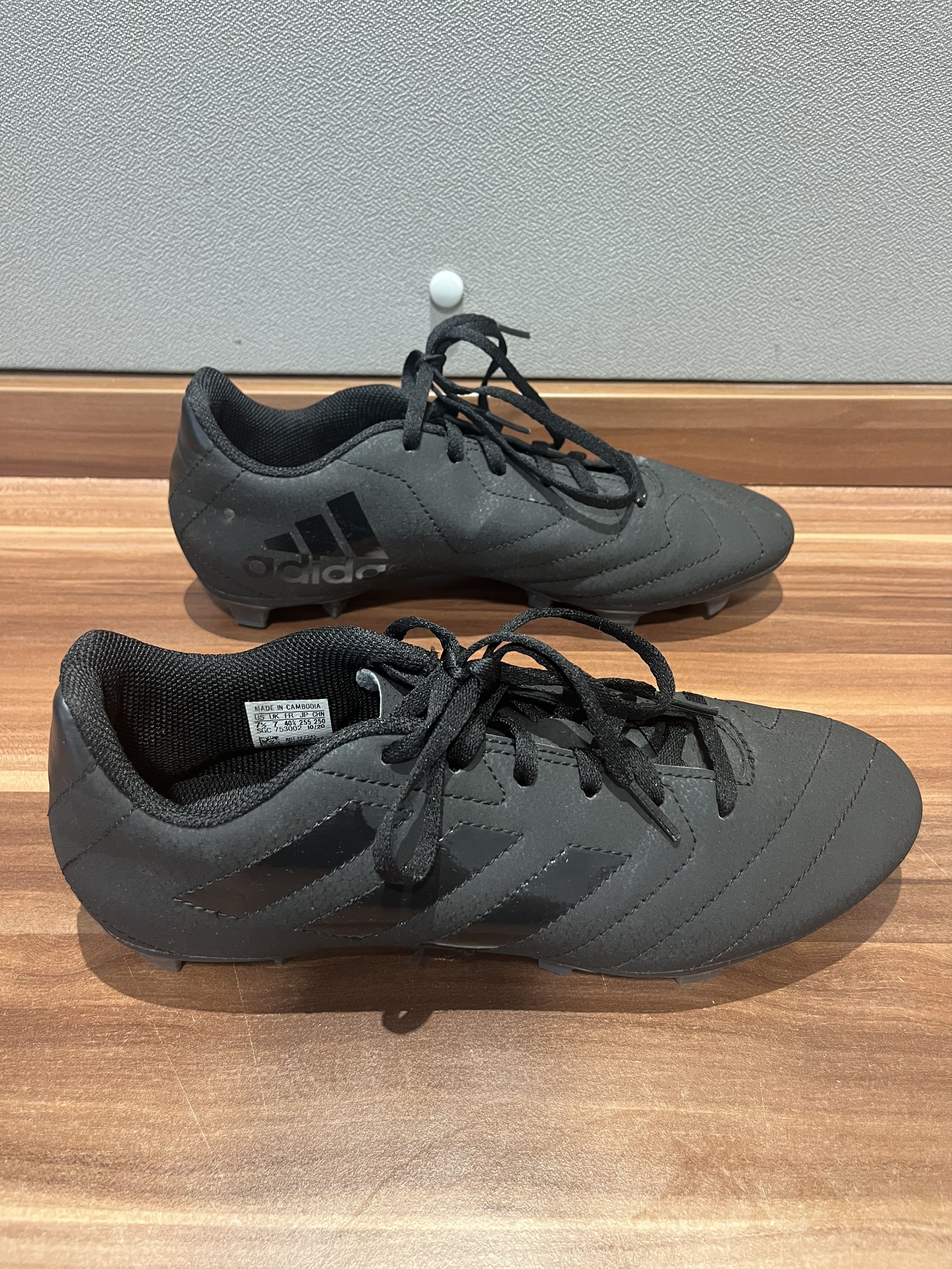 Adidas Football Boots Size US 7.5 / EU 40-41 - 2 Thumbnail