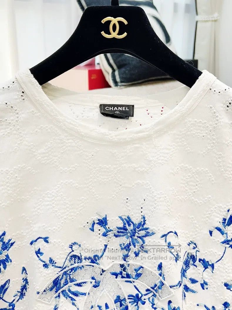Chanel Chanel 24C white background blue dyed double C round-neck Size XS / US 0-2 / IT 36-38 - 5 Thumbnail