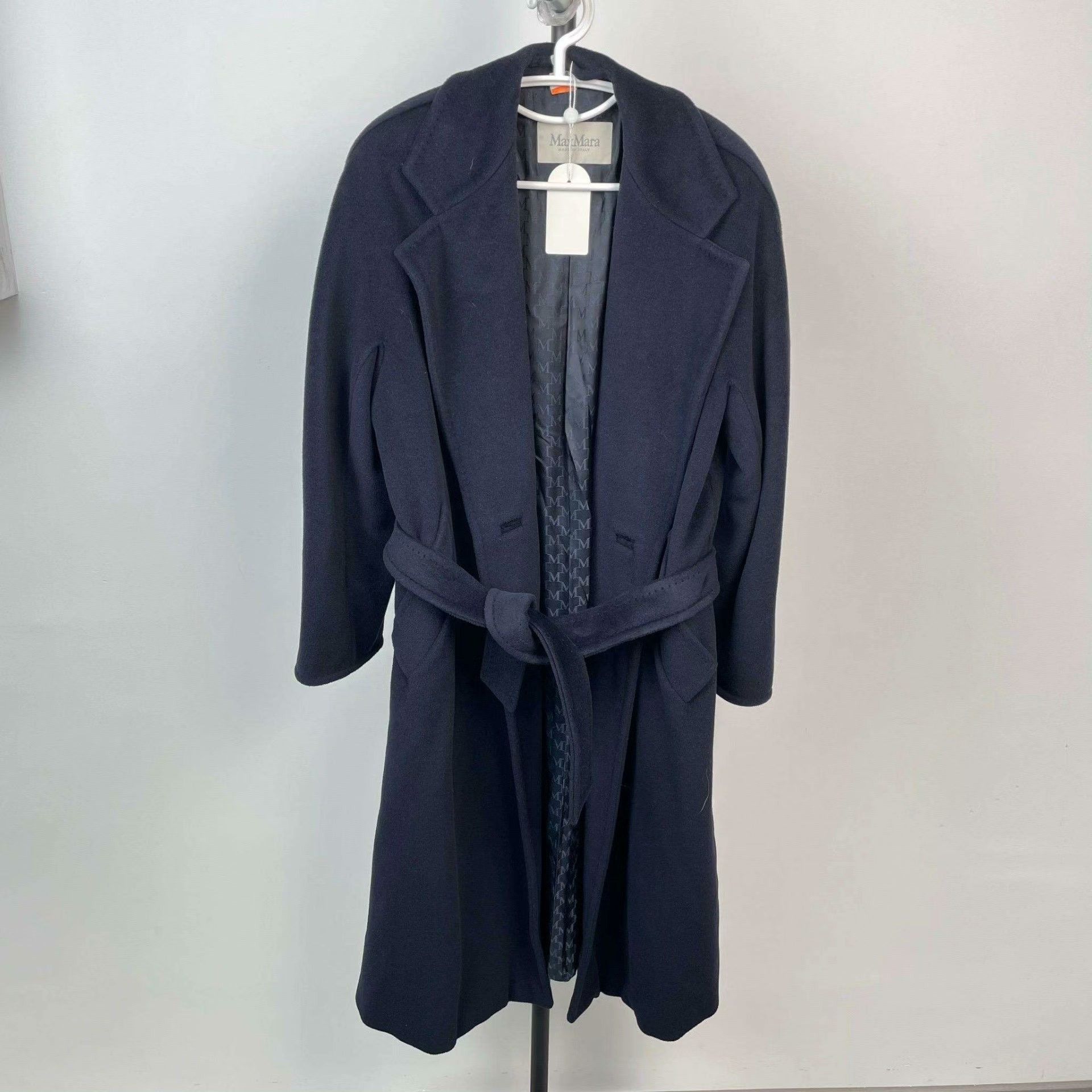 Max Mara Max Mara Black Coat L Women Size L / US 10 / IT 46 - 1 Thumbnail