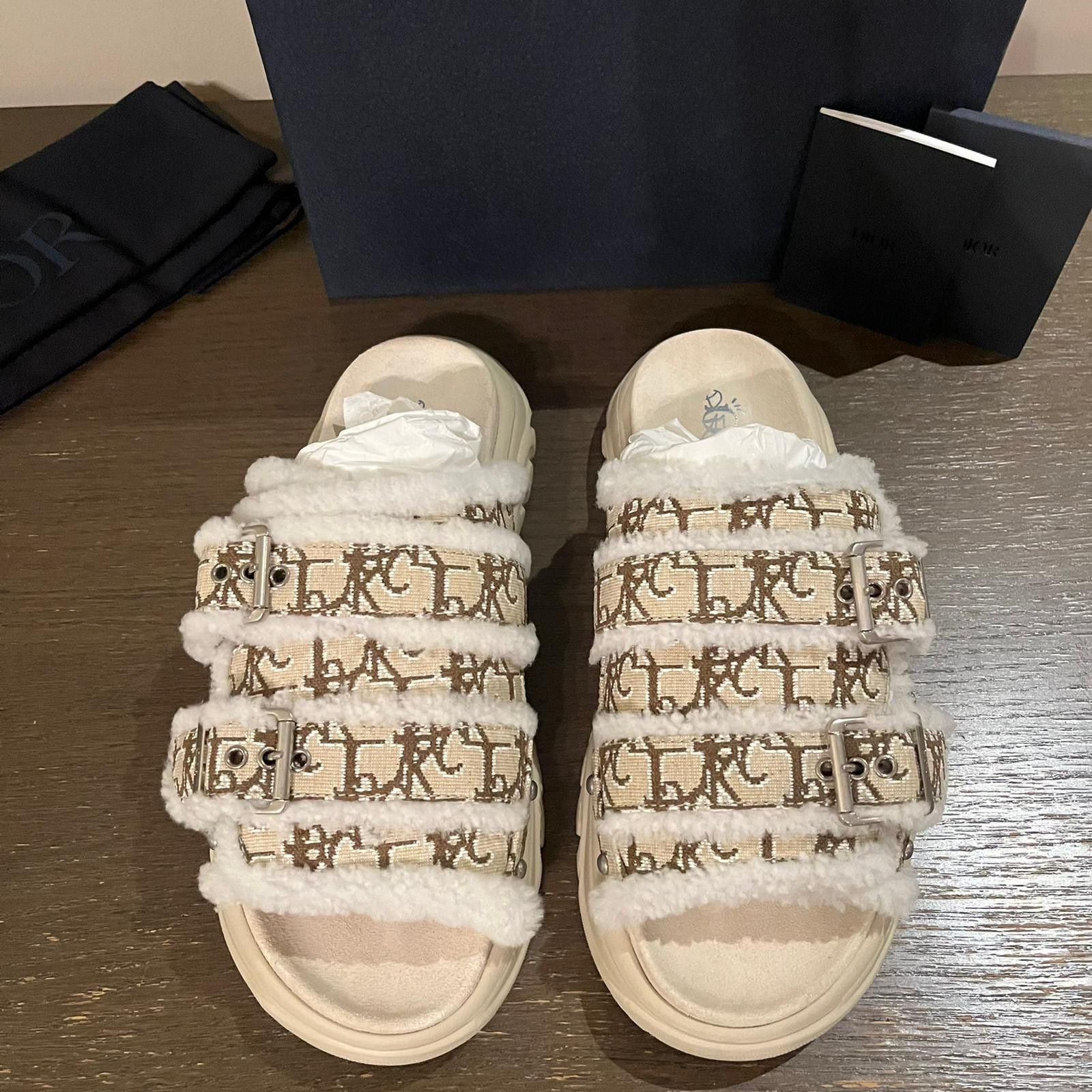 Dior × Travis Scott H-Town Sandals Shearling Embroidered in Ivory/White/Brown Size US 8 / EU 41 - 6 Thumbnail