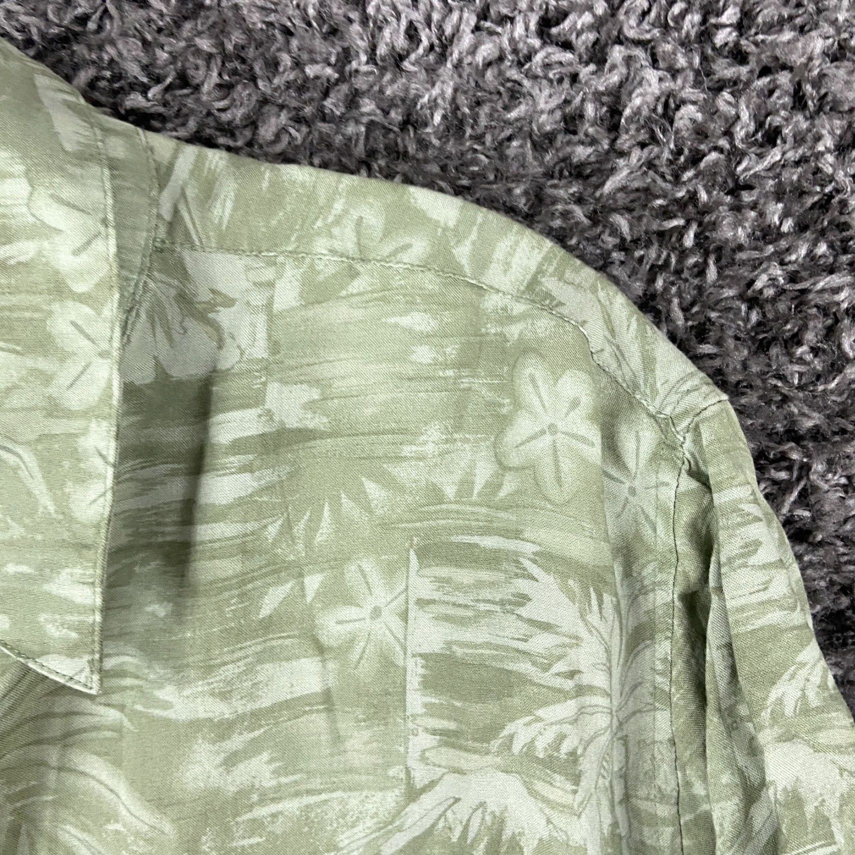 Vintage Batick Bay Green Floral Hawaii Button-Up Short Sleeve L Men’s Size US 33 - 4 Thumbnail