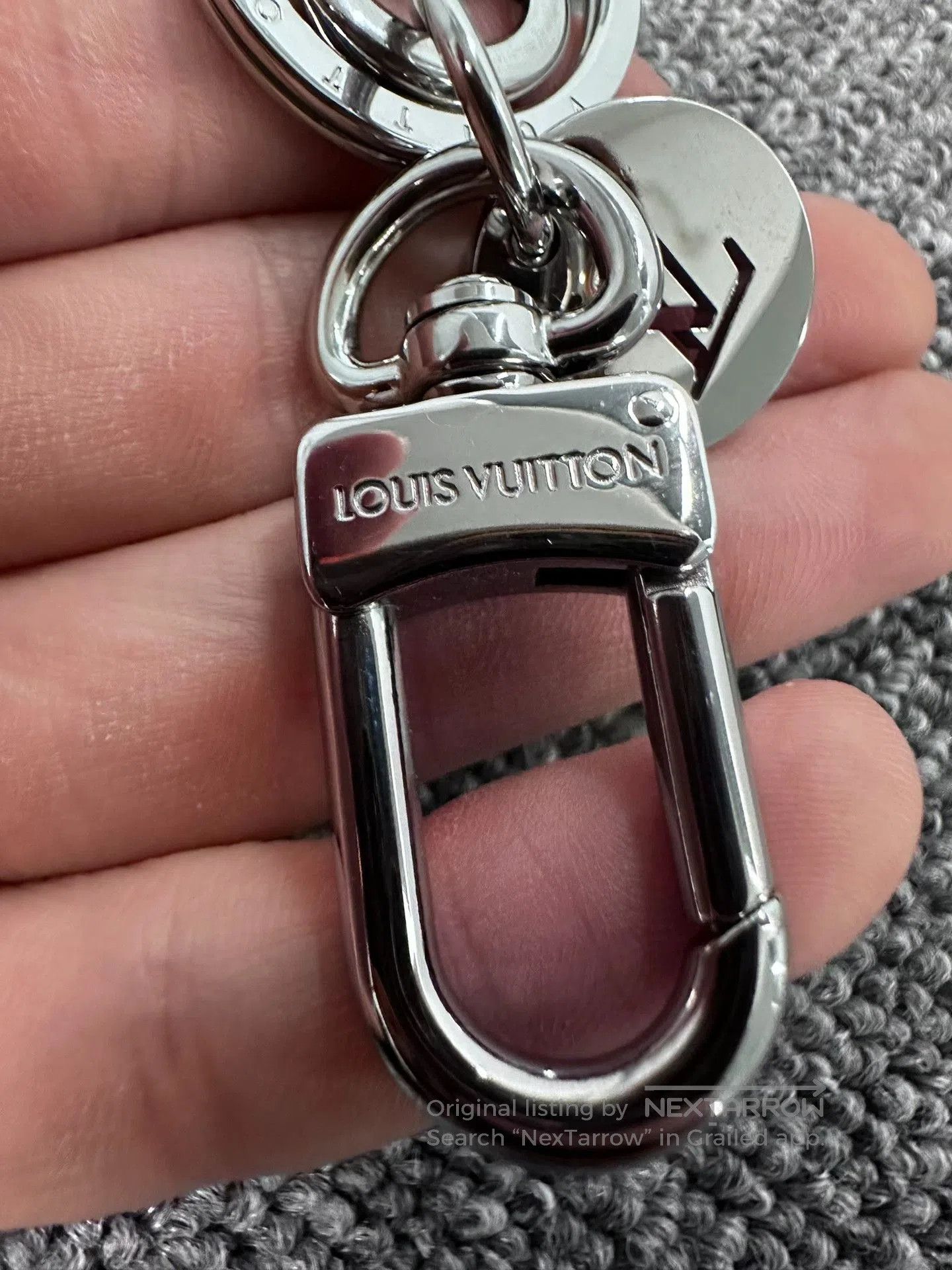 Louis Vuitton Louis Vuitton LV Keychain. Size ONE SIZE - 2 Thumbnail
