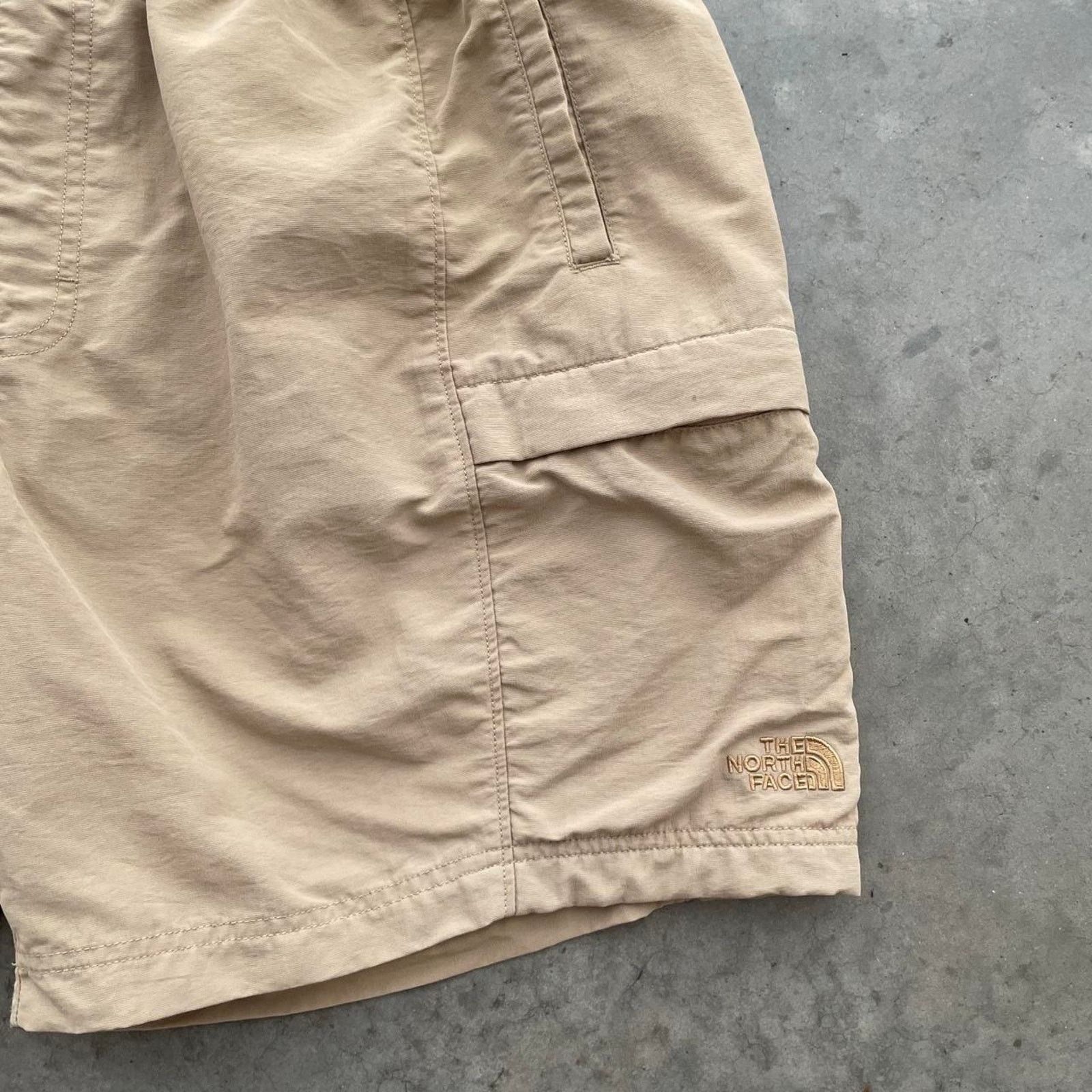 The North Face The North Face Tan Nylon Cargo Shorts Size US 33 - 3 Thumbnail