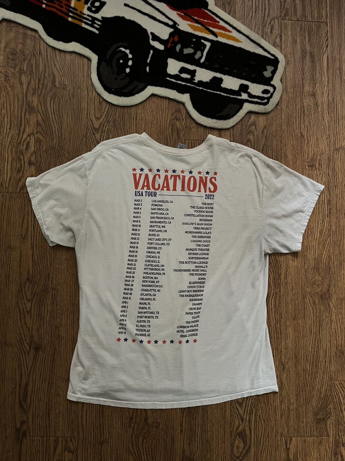 Band Tees Vacations 2022 Tour Shirt Size US XL / EU 56 / 4 - 2 Thumbnail