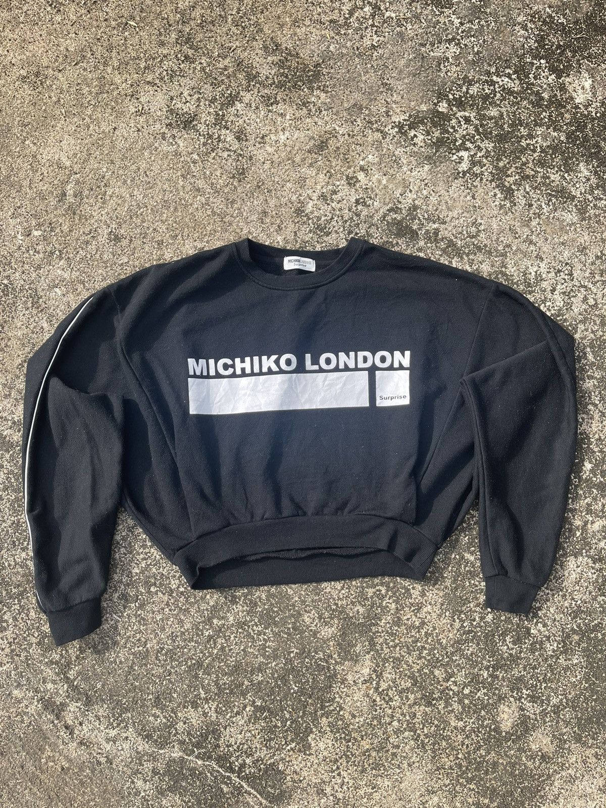 Michiko Koshino London Michiko London Surprise Black Cropped Sweatshirt Size M / US 6-8 / IT 42-44 - 1 Thumbnail