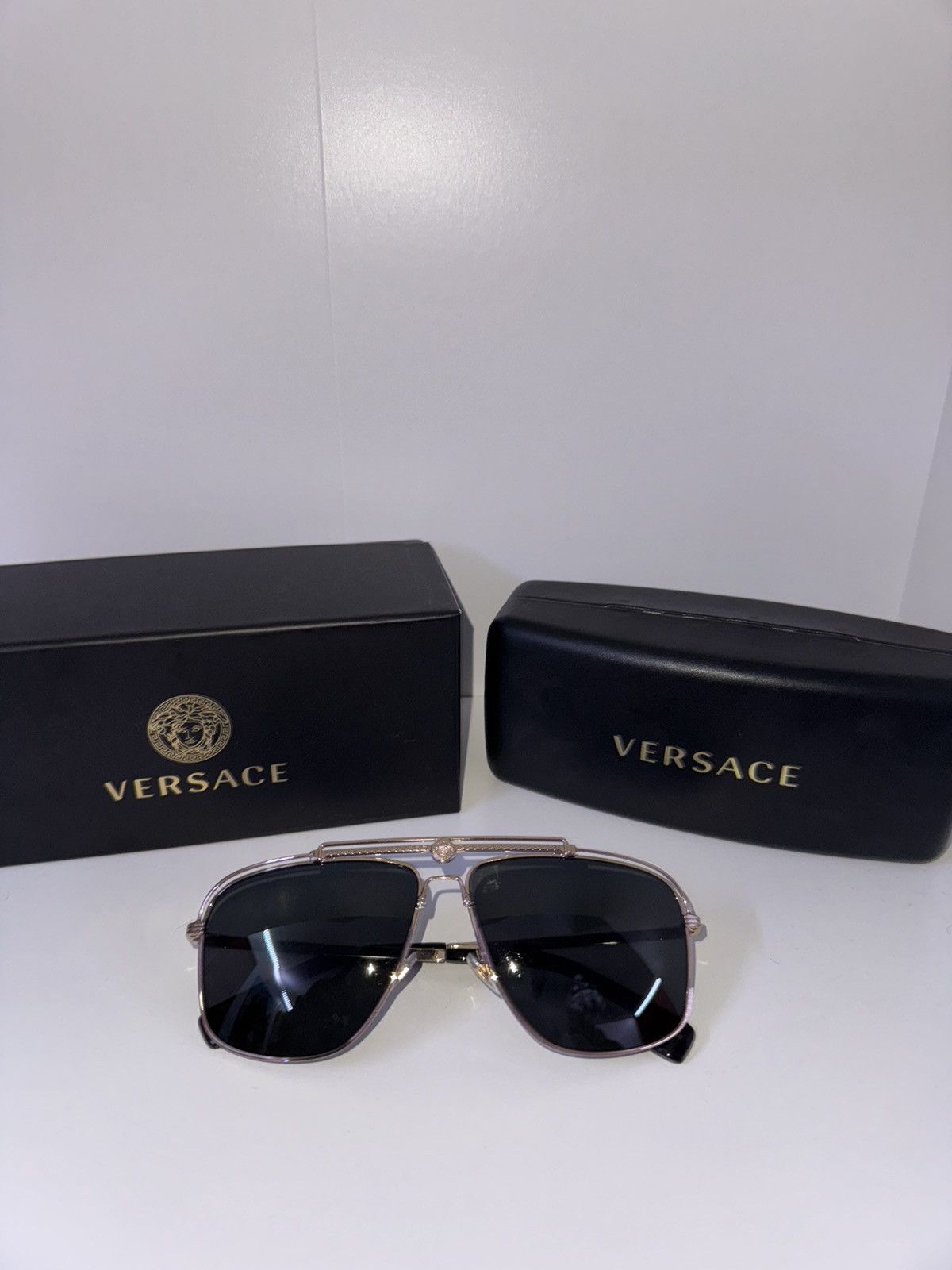 Versace Versace V2242 Sunglasses Size ONE SIZE - 1 Thumbnail