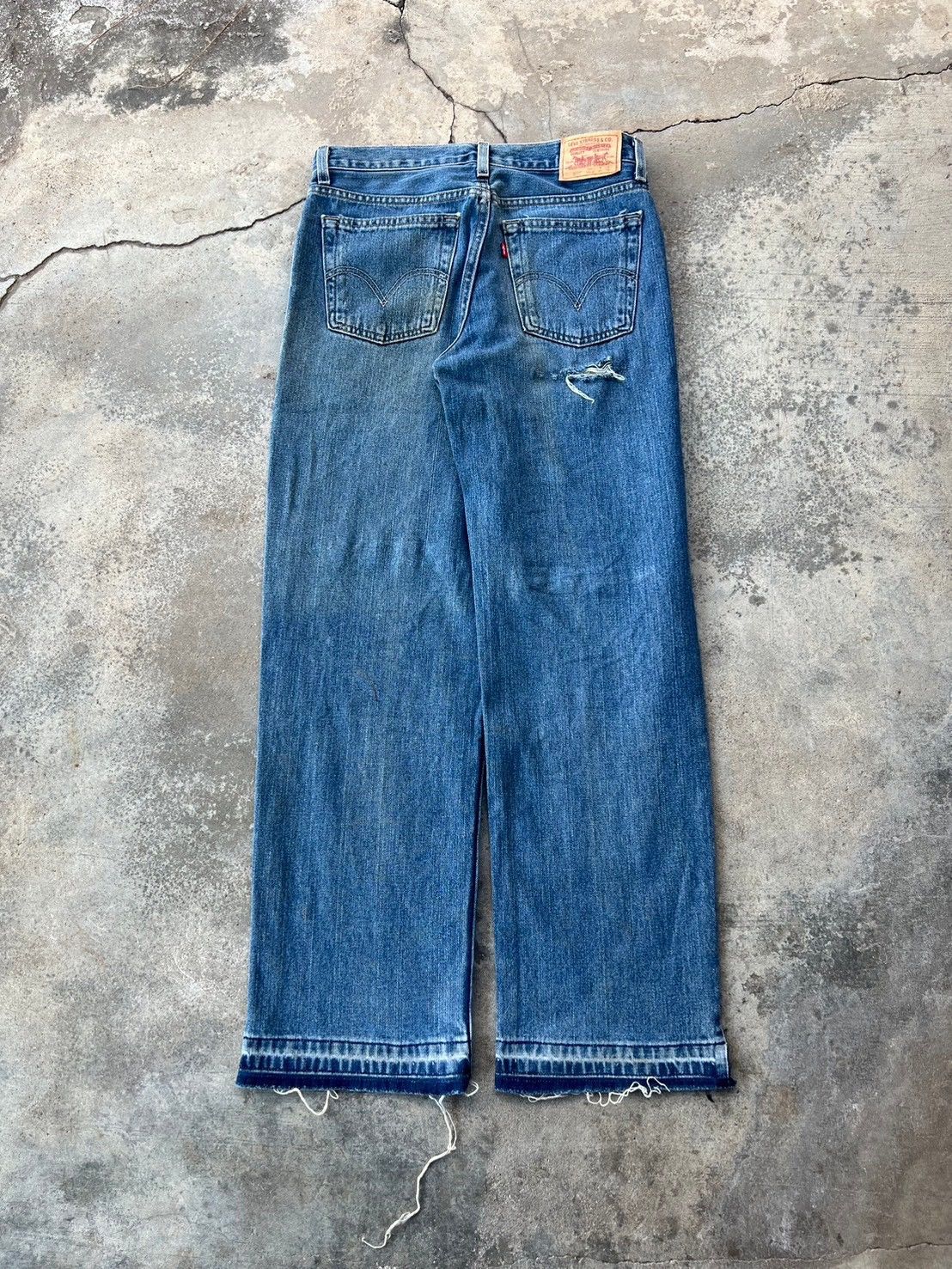 Levi's VINTAGE 2000s LEVI'S 550 DISTRESSED JEANS Size US 31 - 12 Thumbnail