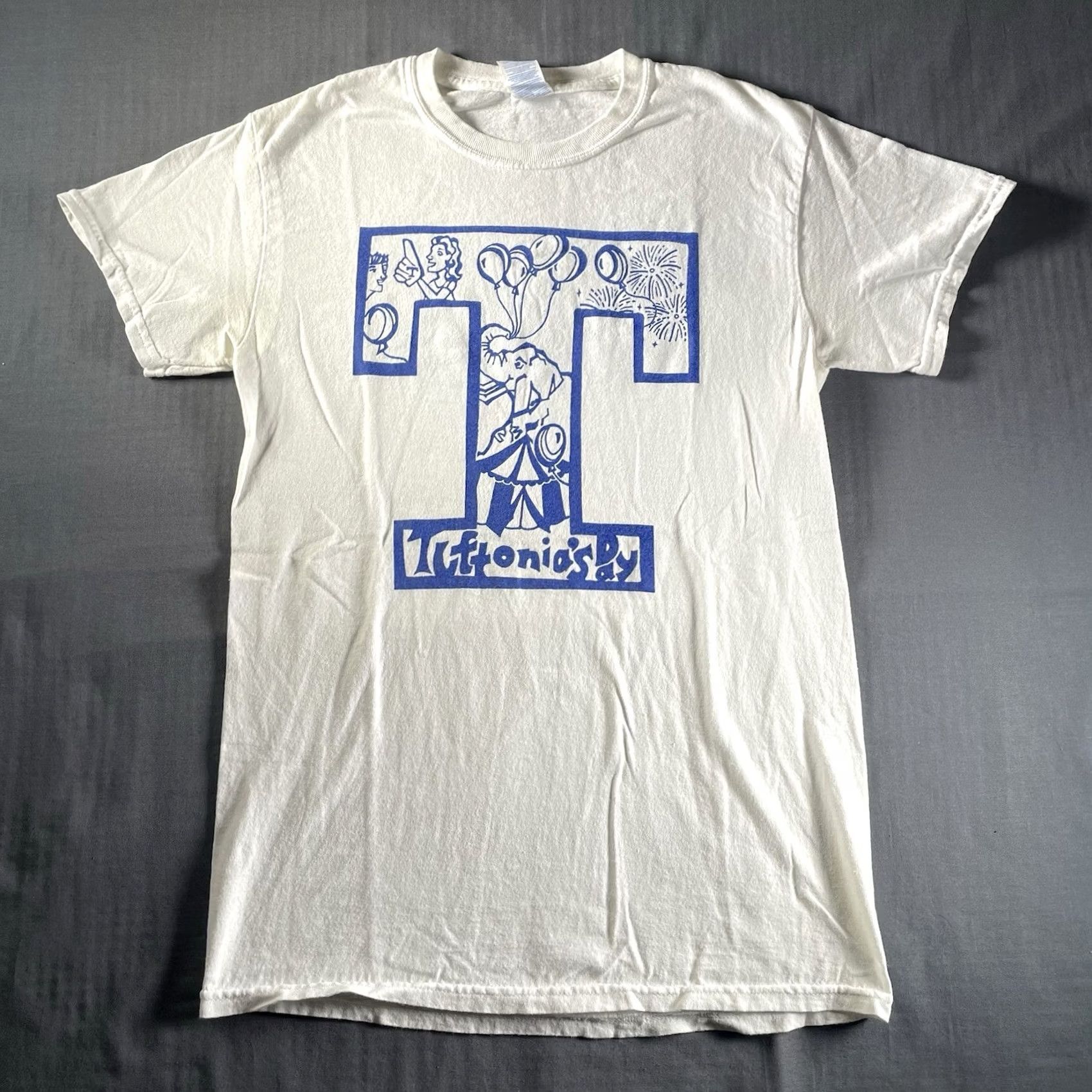 Vintage Tufts University Shirt Men’s Small Tuftonias Day TUSC Elephant Festival Tee White S Mens University Shirt Tee Size US S / EU 44-46 / 1 - 3 Thumbnail