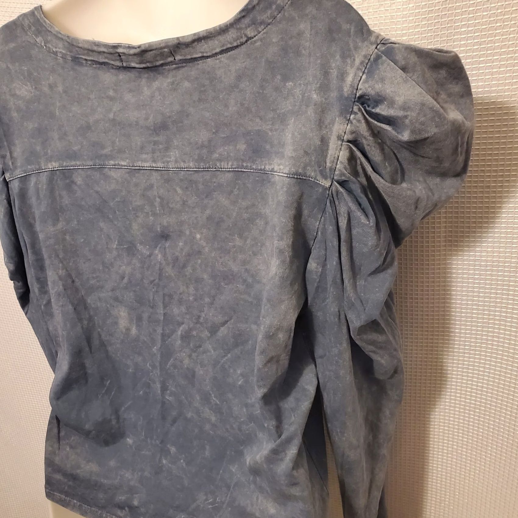7 For All Mankind 7 For All Mankind V-Neck Top Blue Sz M Long Sleeve Puff Shoulder Mineral Wash Size M / US 6-8 / IT 42-44 - 5 Thumbnail