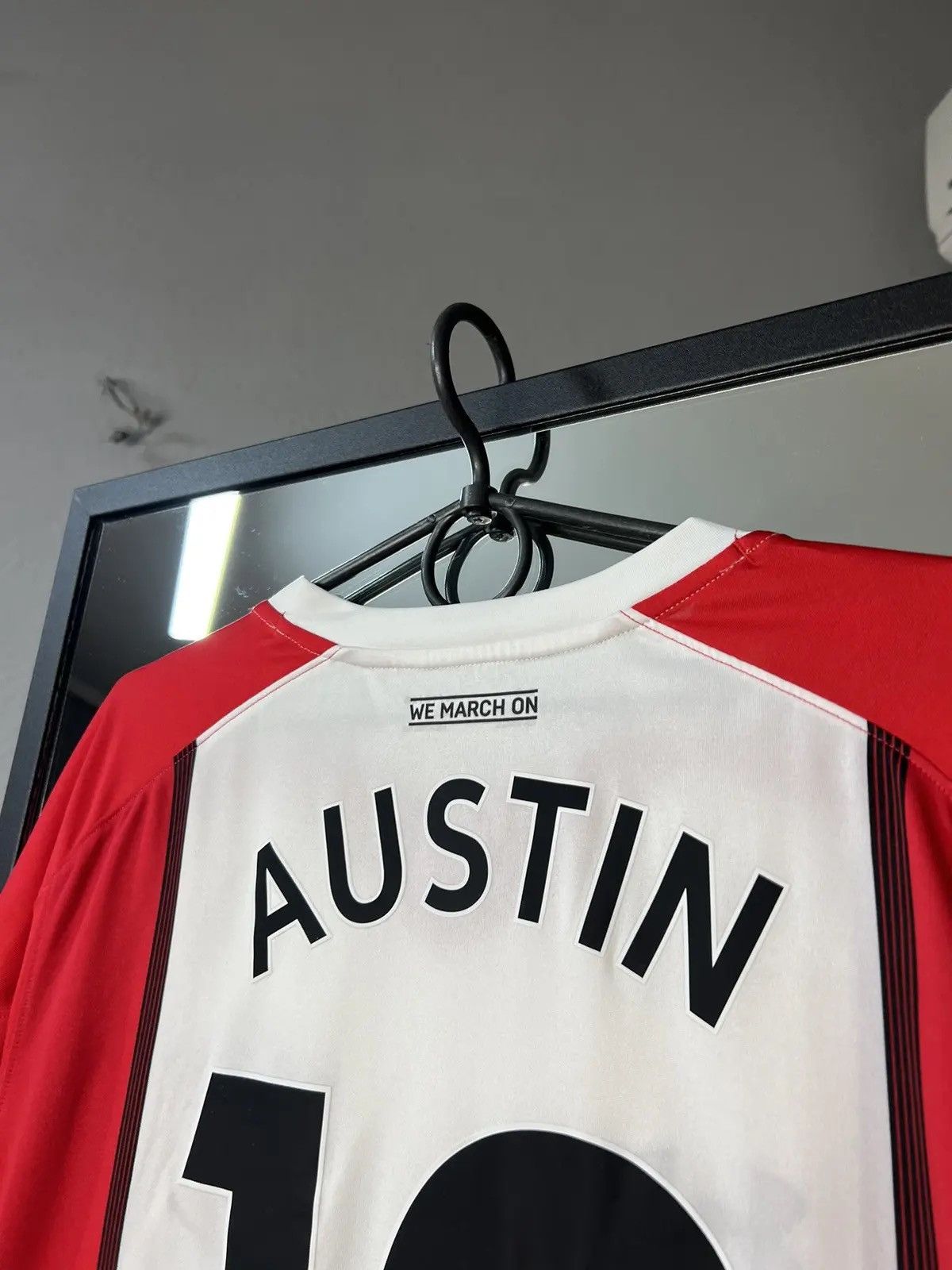 Other SOUTHAMPTON Charlie Austin 2017-18 Football Soccer Jersey Size US XL / EU 56 / 4 - 8 Thumbnail