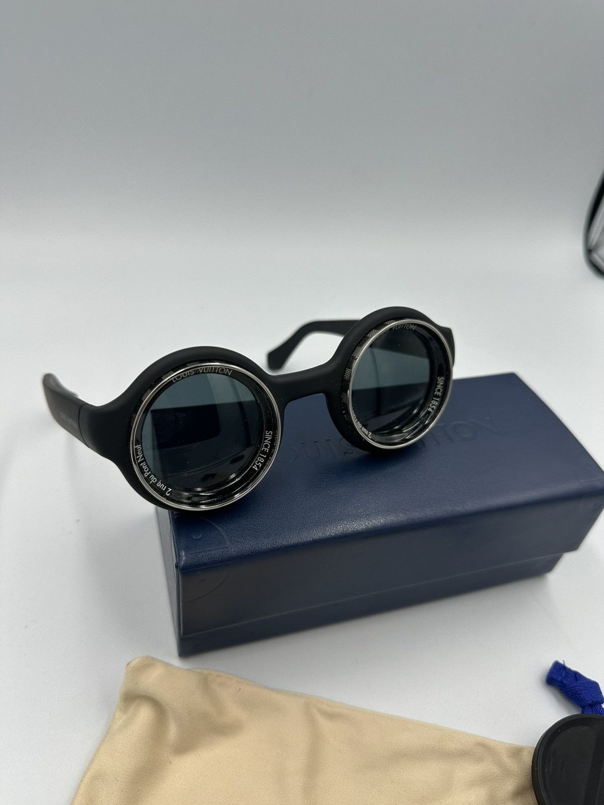 Louis Vuitton Louis Vuitton Camera Lens Sunglasses Size ONE SIZE - 4 Thumbnail