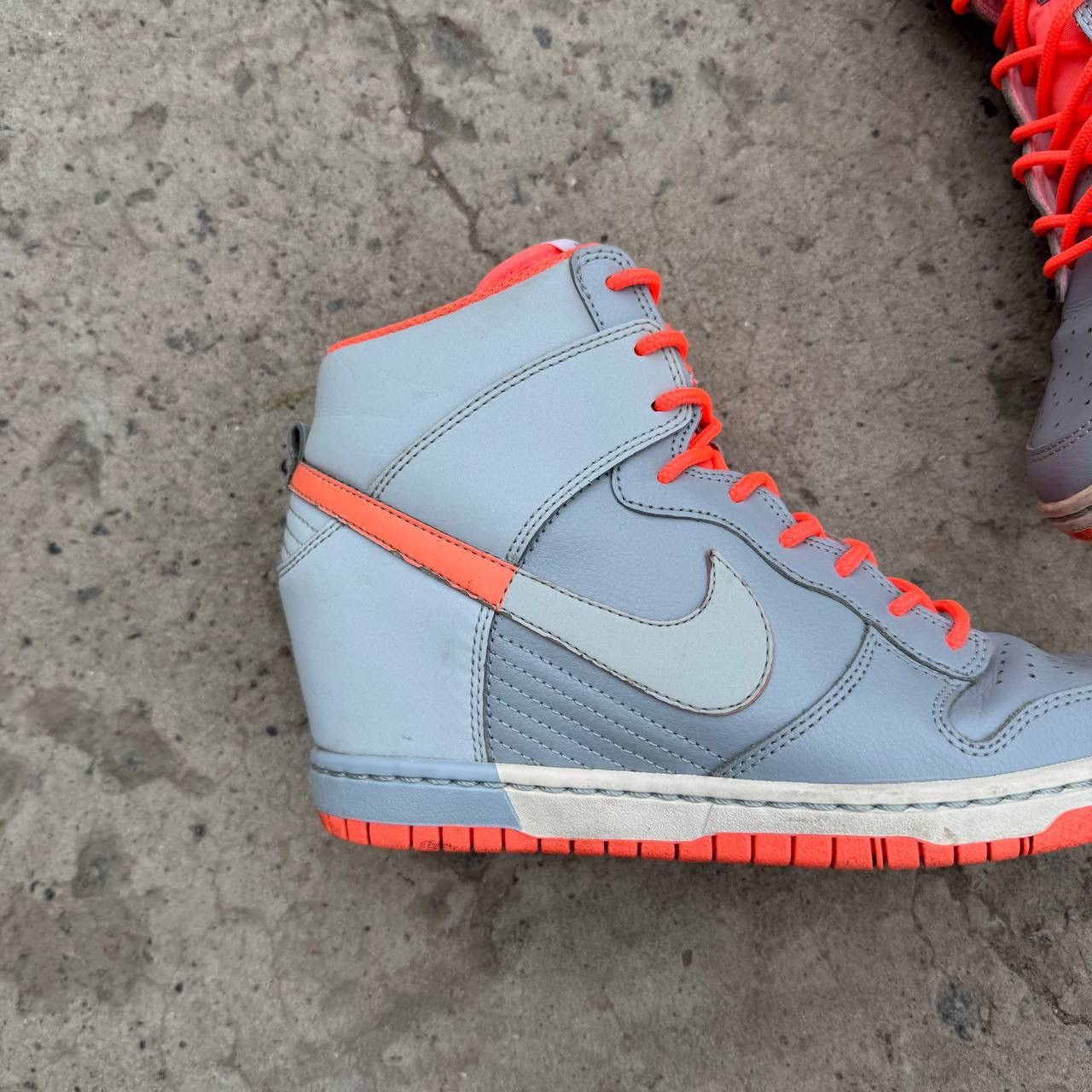 Nike VTG Women’s Nike WMNS Dunk Sky Hi Essential Ultra Rare 38 Size US 8 / IT 38 - 9 Thumbnail