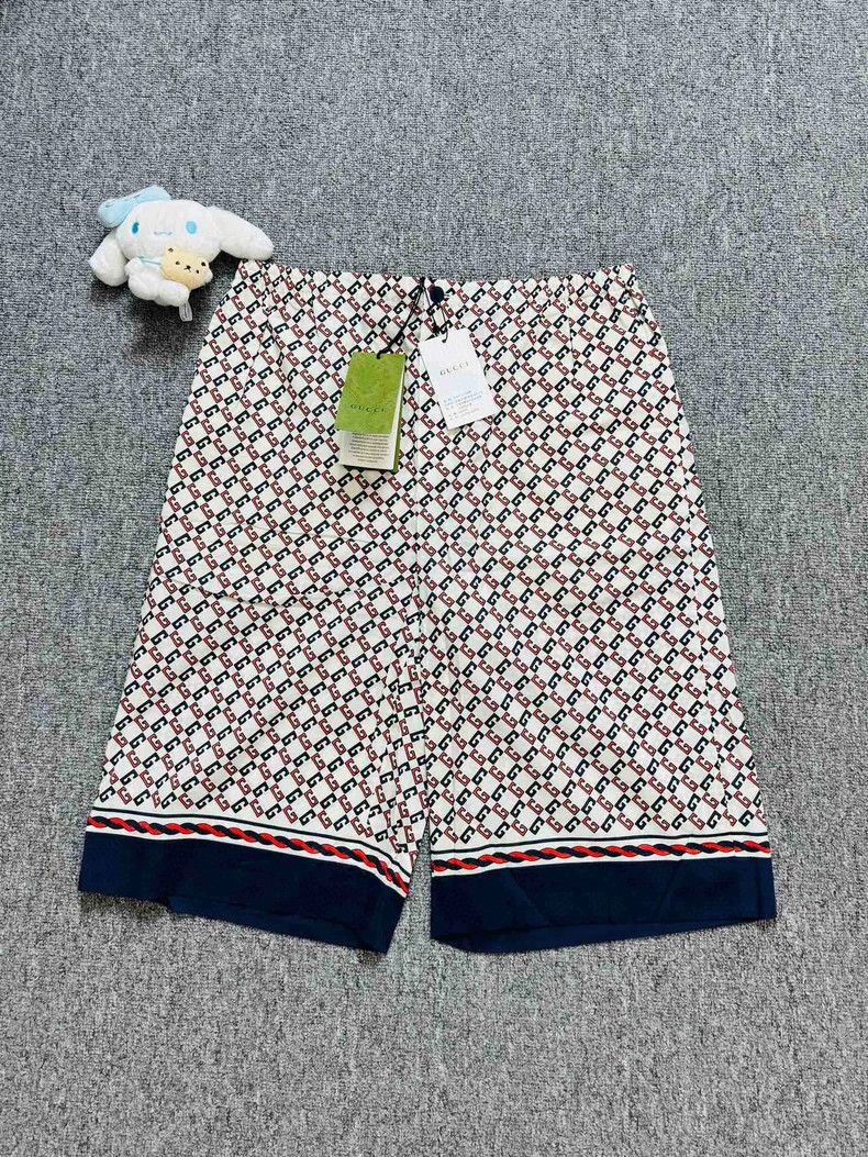 Gucci Gucci White Logo Design Casual Shorts Size US 31 - 1 Thumbnail