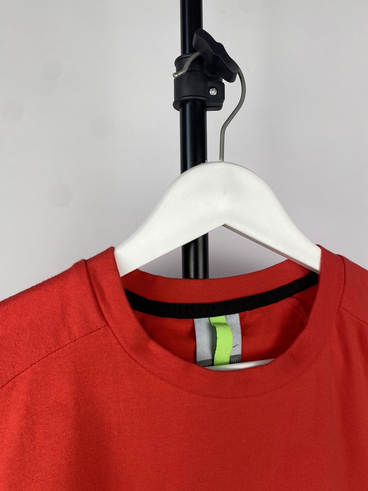 Nike × Vintage Vintage 90s 00s Nike Air Max red T-shirt Size US L / EU 52-54 / 3 - 5 Thumbnail