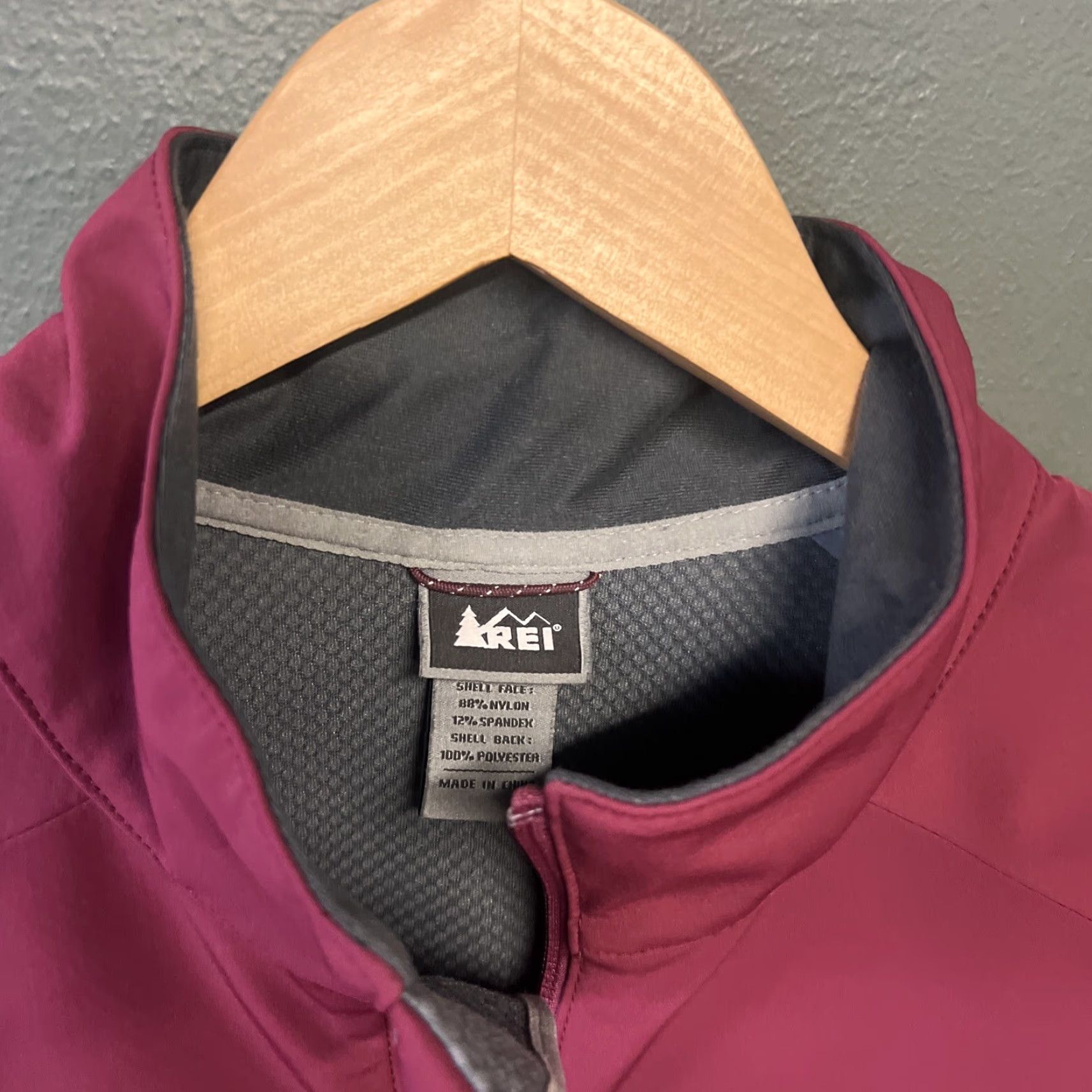 Vintage REI Women Clothing Jacket L Softshell Windproof Red Zip Up Fleece Lined Hiking Size L / US 10 / IT 46 - 2 Thumbnail