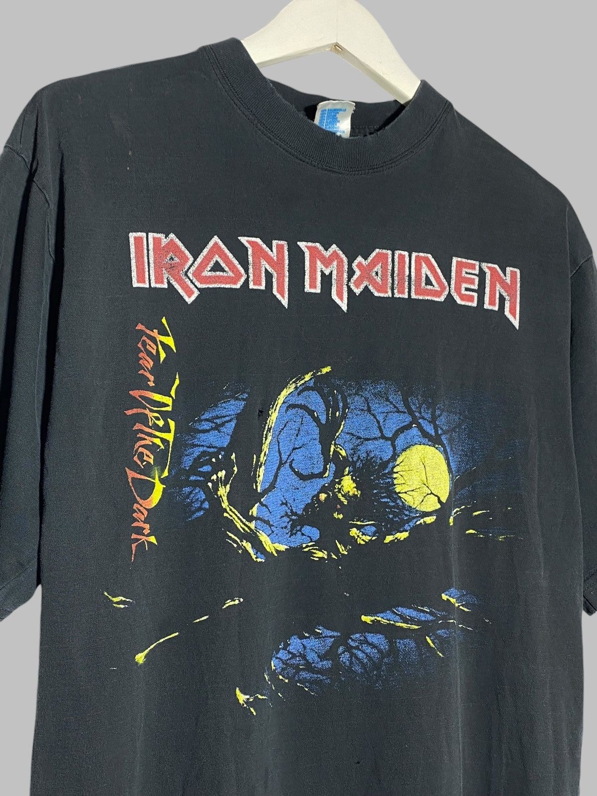 Band Tees Vintage Iron Maiden Graphic Print Distressed t-shirt Size US M / EU 48-50 / 2 - 7 Thumbnail