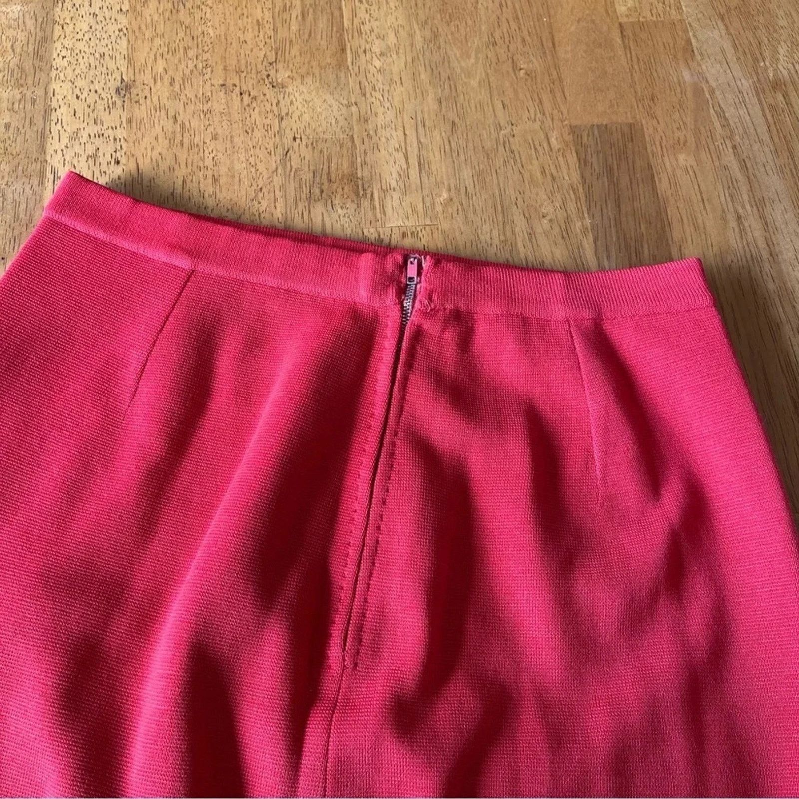 I. Magnin I. Magnin & Co vintage red 100% wool skirt Size 30" / US 8 / IT 44 - 2 Thumbnail
