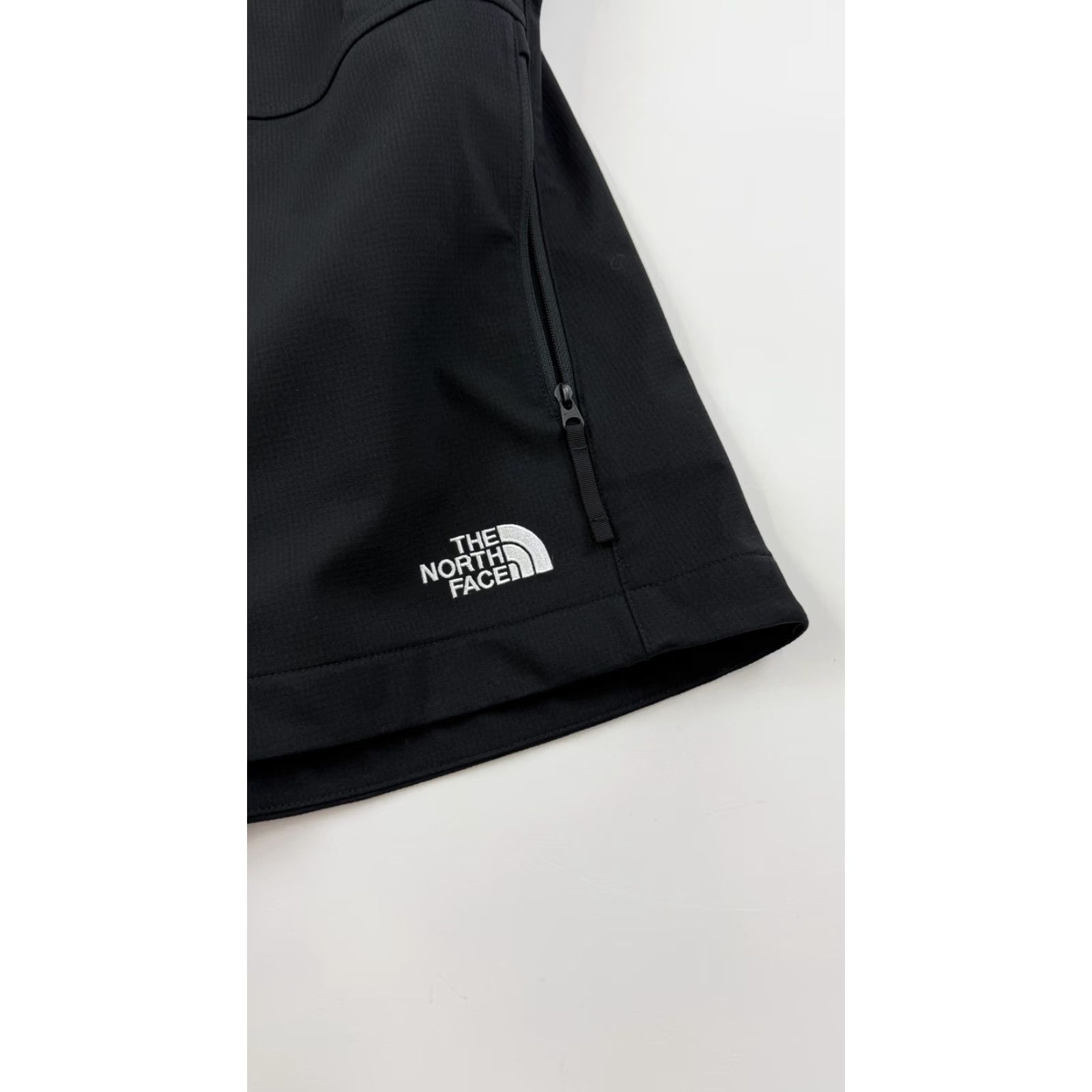 The North Face North Face Vest Softshell Womens Medium Zip Pockets Reliant Outdoors Hiking Size M / US 6-8 / IT 42-44 - 2 Thumbnail