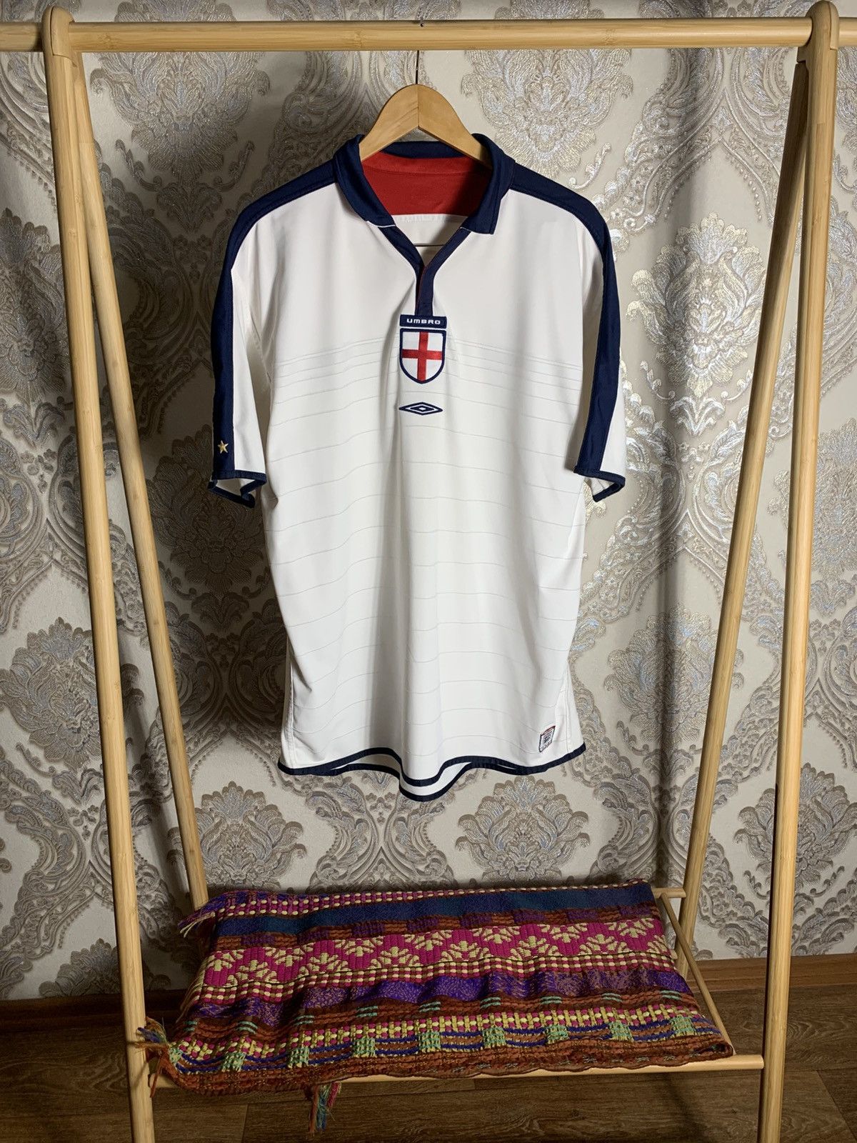 Umbro VINTAGE UMBRO ENGLAND RETRO SOCCER JERSEY MANCHESTER Y2K 90s Size US XXL / EU 58 / 5 - 1 Thumbnail