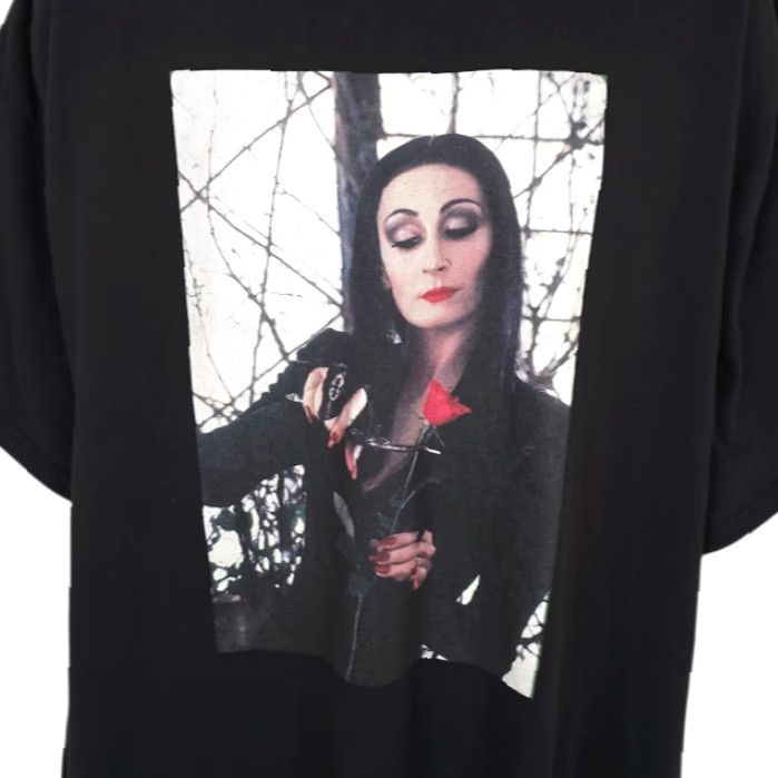 Gildan Morticia Addams T Shirt Mens 3XL Black The Addams Family Horror Comedy Shirt Size US XXL / EU 58 / 5 - 2 Thumbnail