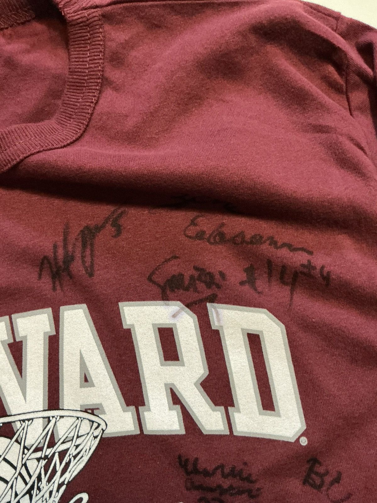 Champion Champion Harvard Crimson Basketball Autographed T-Shirt Size US L / EU 52-54 / 3 - 12 Thumbnail