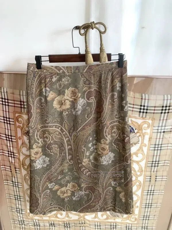 Burberry Burberry Beige Cotton Blend Midi Skirt. Size 23" - 4 Thumbnail