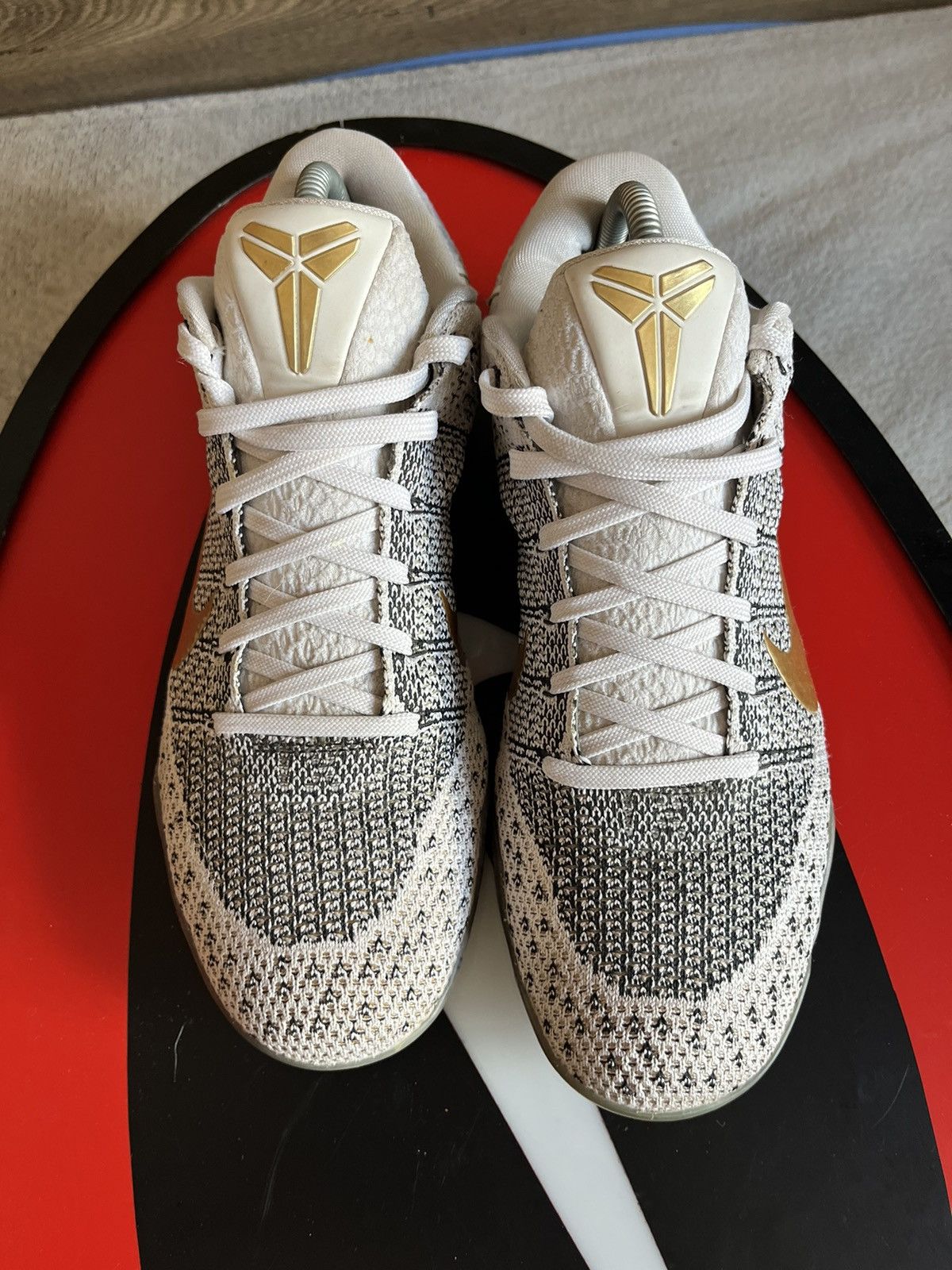 Nike Very Rare Nike ID Kobe Elite XI 11 Oreo Gold (2017) NBA OG Size US 9 / EU 42 - 3 Thumbnail