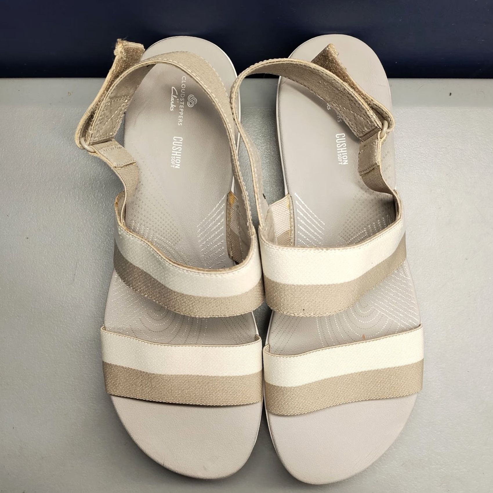 Clarks Clarks Cloudsteppers Sandals Womens Size 11 Gray White Cushioned Hook & Loop Size US 11 / IT 41 - 6 Thumbnail