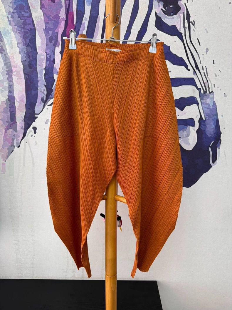 Issey Miyake Issey Miyake size:3 Pumpkin-colored pleated round shaped p Size 23" - 1 Thumbnail