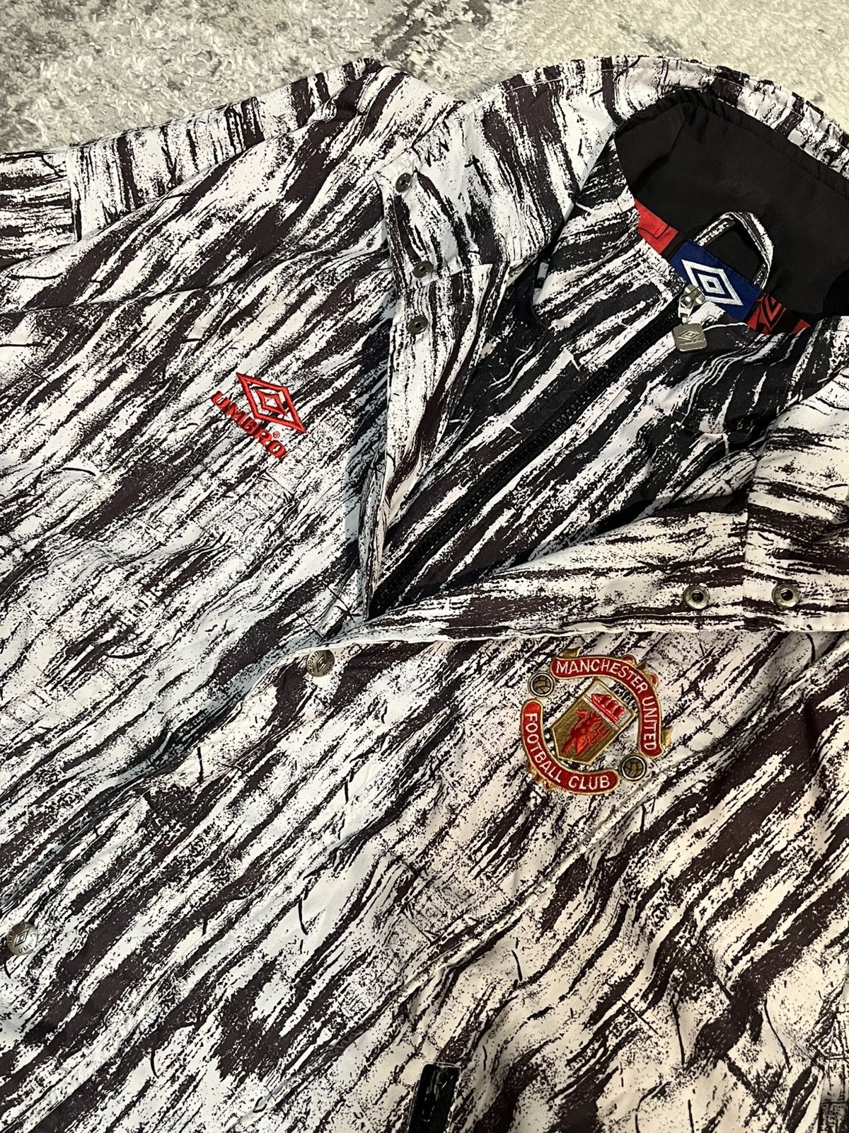 Umbro Vintage Umbro Manchester United 1992/93 Jacket Size US L / EU 52-54 / 3 - 6 Thumbnail