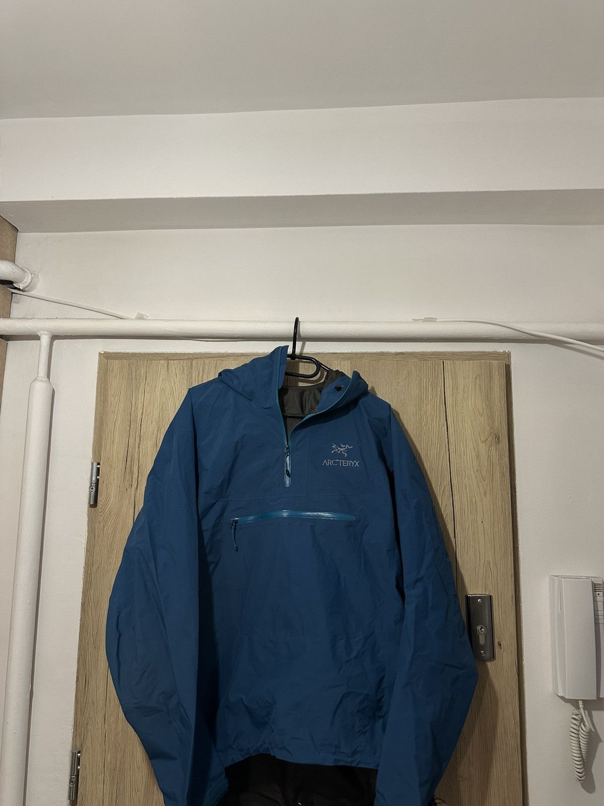 Arc'teryx Arc’teryx waterproof shell jacket. Technical outdoor design Size US M / EU 48-50 / 2 - 1 Thumbnail