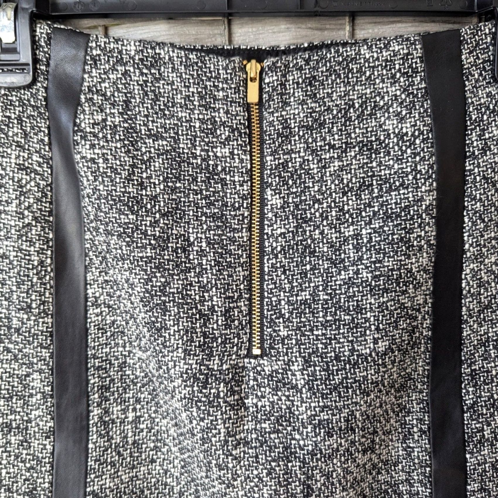 Banana Republic Banana Republic Skirt Black White Tweed Mini Zip Pockets Faux Leather Trim 6 Women Professional Office Siren Grunge Winter Fall Spring Vintage No Size 28" / US 6 / IT 42 - 5 Thumbnail