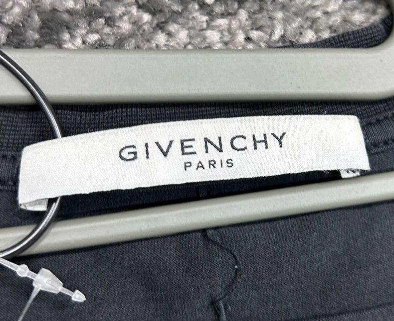 Givenchy Givenchy Shark short-sleeve DY8102 Size US S / EU 44-46 / 1 - 3 Thumbnail