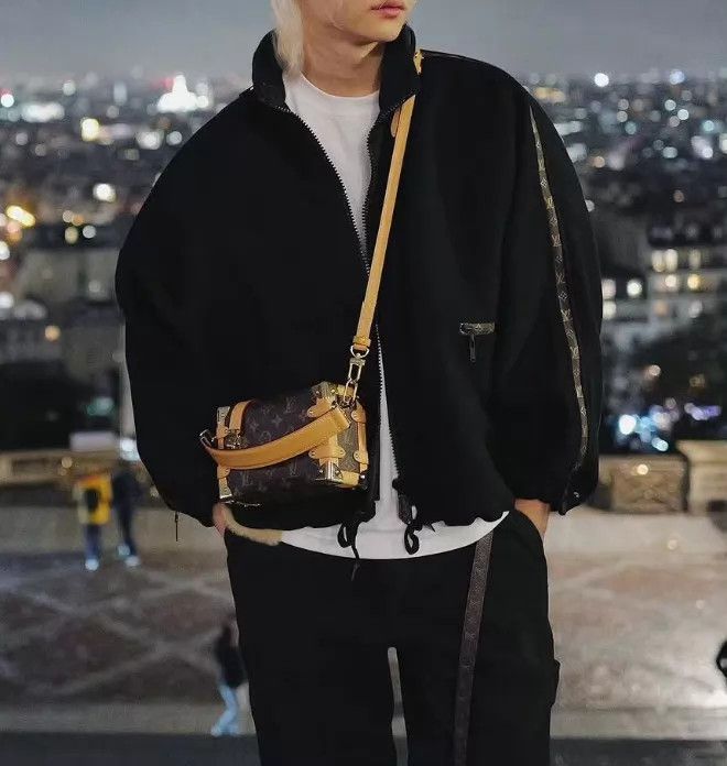 Louis Vuitton LV Monogram Wool Oversized Coat Black Lining Hood Stowable Size M / US 6-8 / IT 42-44 - 8 Thumbnail