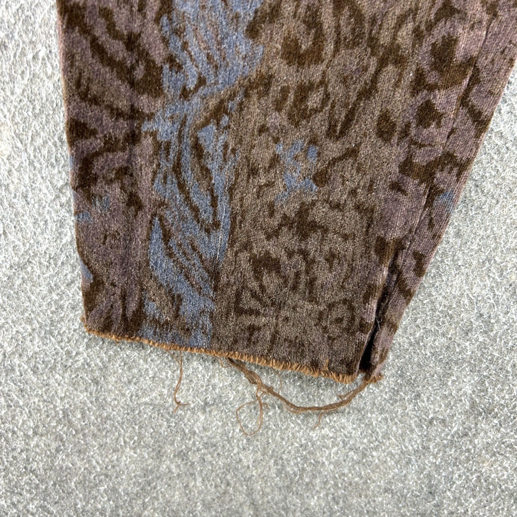 Vintage VINTAGE Serenella Boston Pants Women 31 Brown Leopard Print Velour 90s Workwear Casual Animal Print Relaxed Ankle 27in Inseam Women USA-made Size 24" / US 00 / IT 34 - 3 Thumbnail