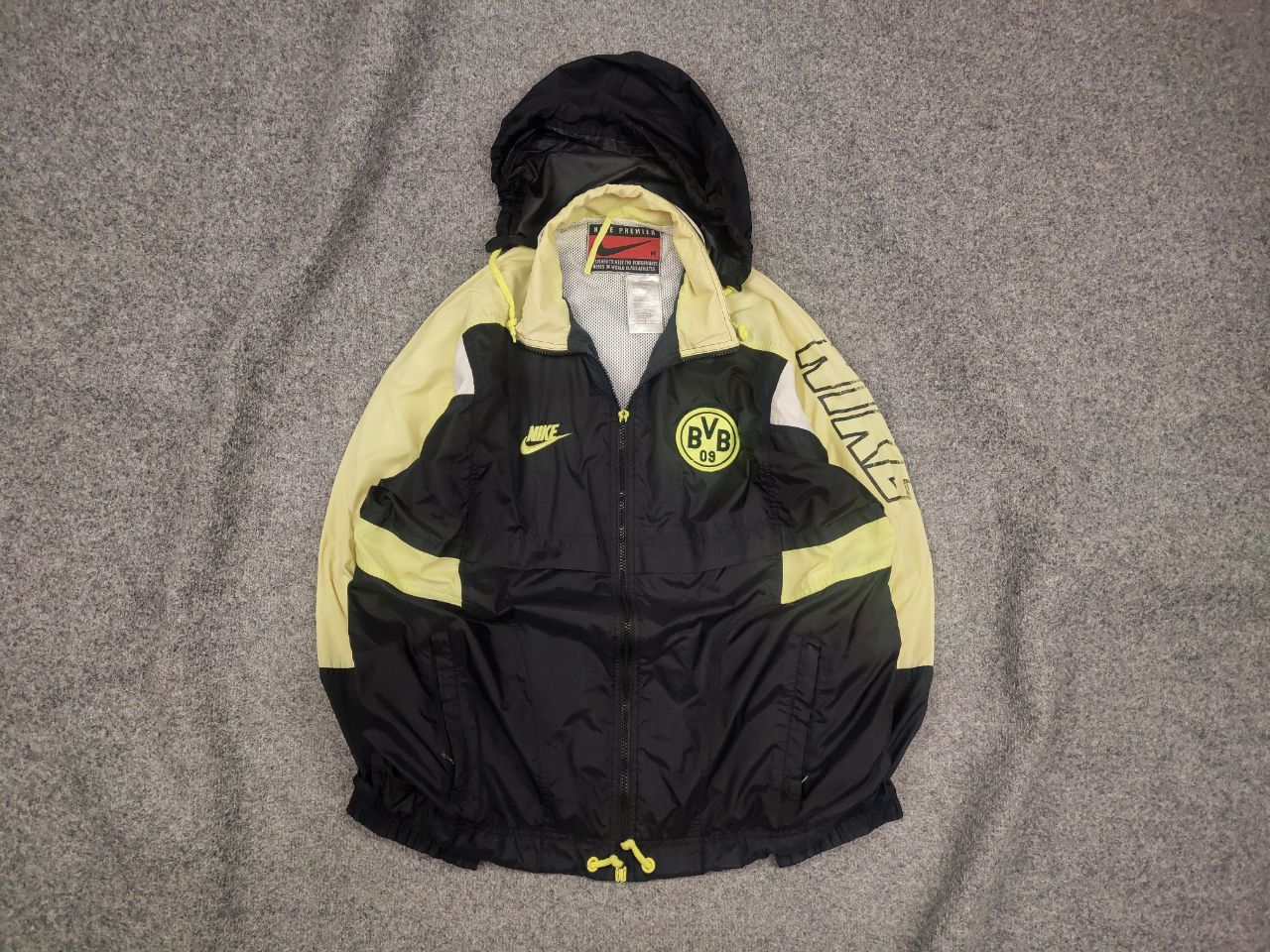 【SALE】 Borussia Dortmund Nike Jacket | Grailed ウェア