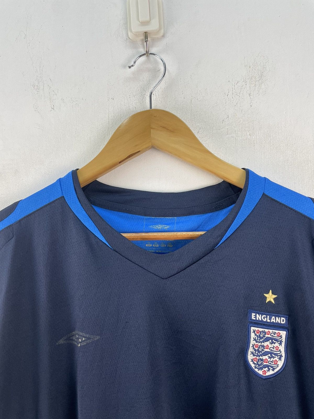 Umbro Vintage England 2004 Football Jersey Euro Training Kit Size US L / EU 52-54 / 3 - 3 Thumbnail