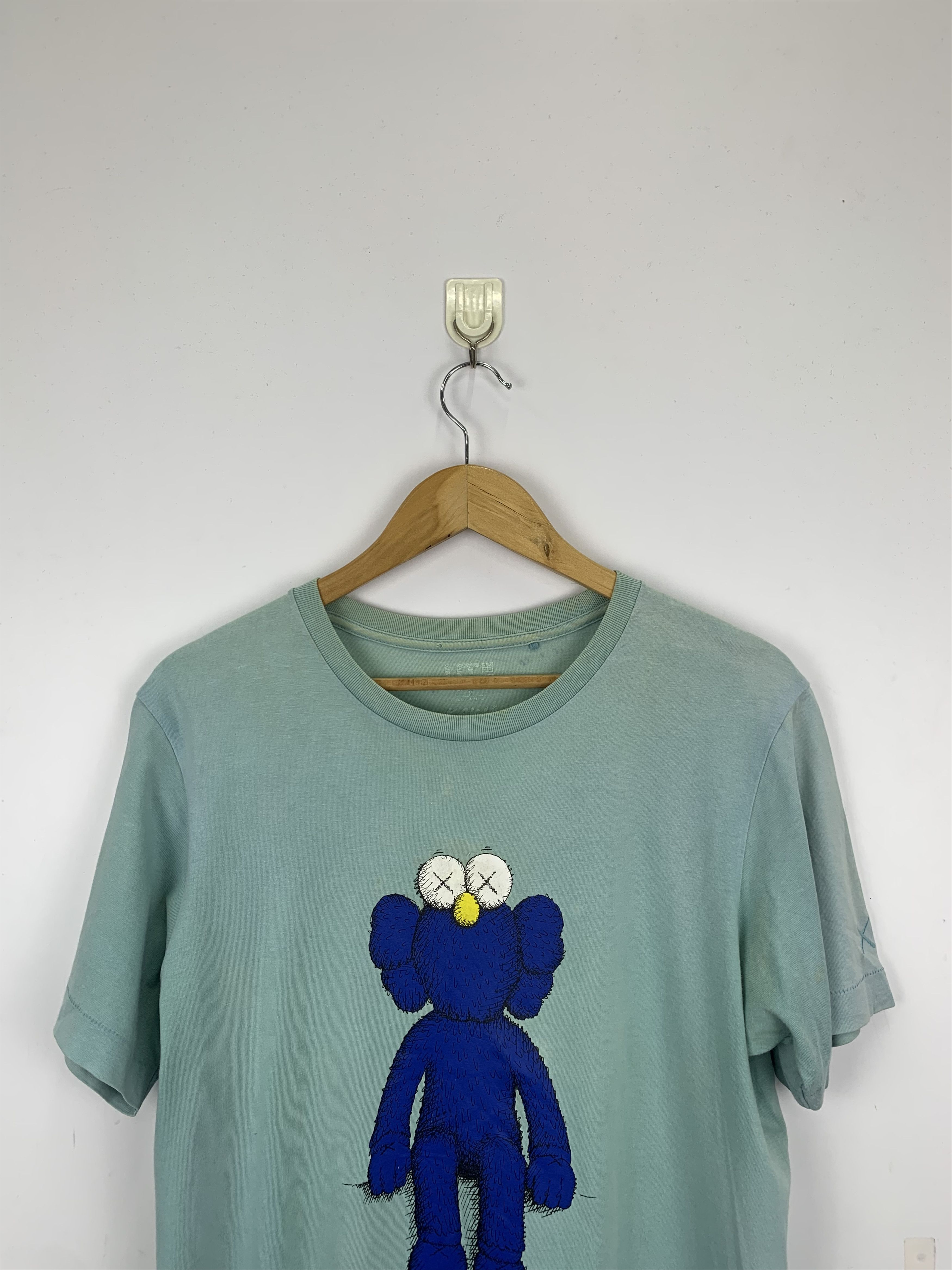 Kaws × Uniqlo Uniqlo X Kaws T Shirt TA0049 Size US M / EU 48-50 / 2 - 2 Thumbnail