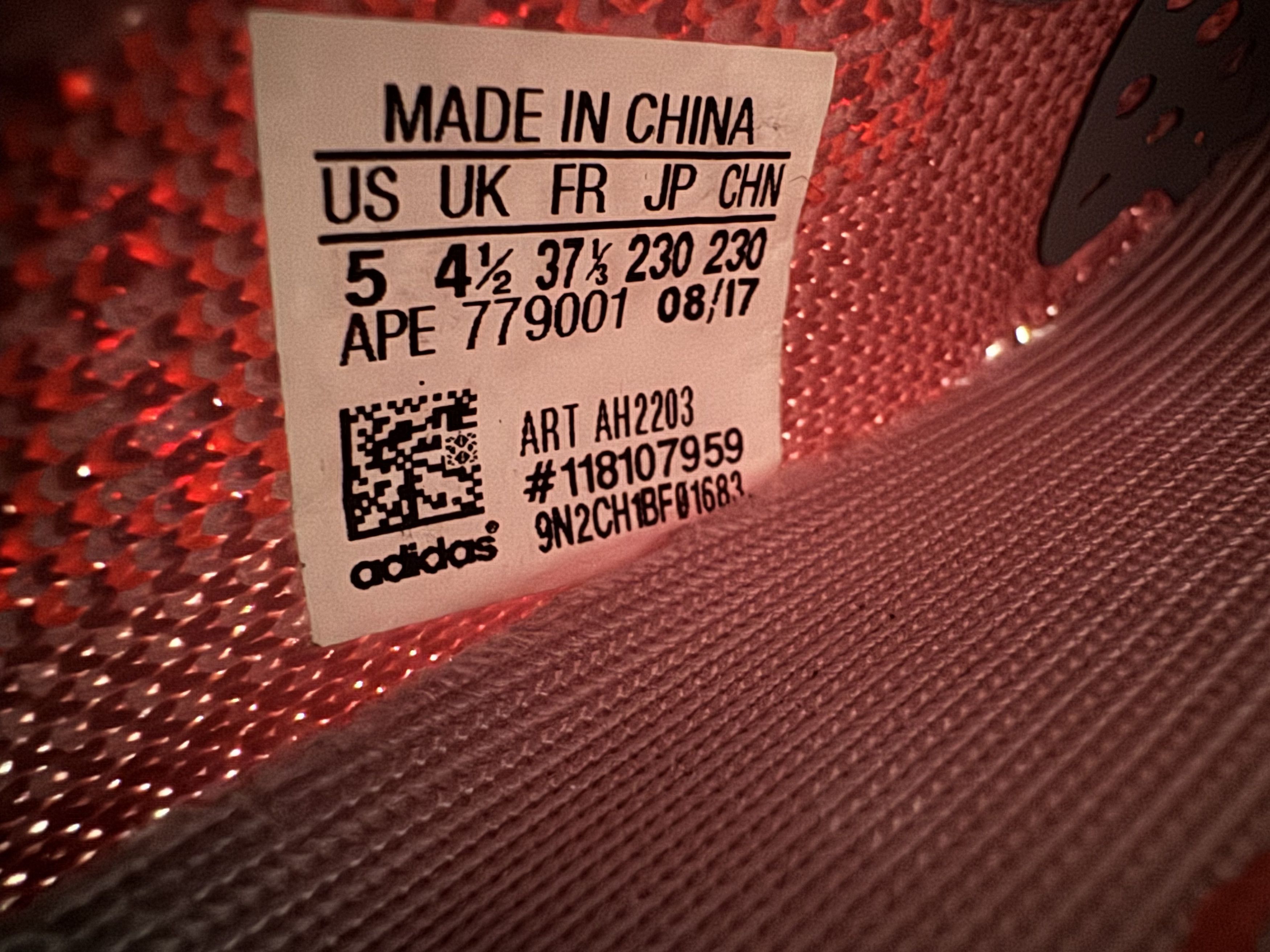 Yeezy Yeezy Boost 350 V2 Beluga 2.0 Size US 5 / EU 37 - 7 Thumbnail