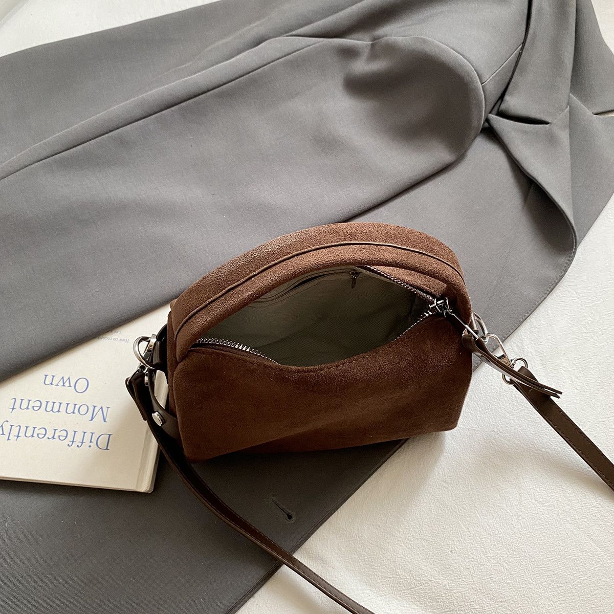 Leather Retro Luxe Mini Bucket Bag Size ONE SIZE - 6 Thumbnail