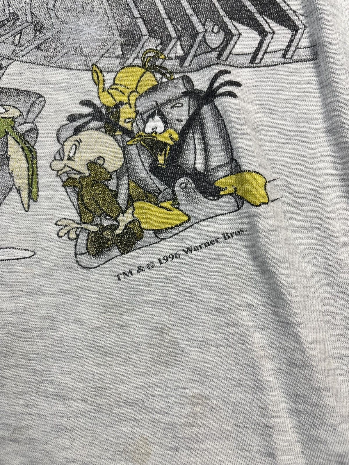 Warner Bros Vintage 1996 Warner Bros Movie World Looney Tunes Tee Size US XL / EU 56 / 4 - 6 Thumbnail