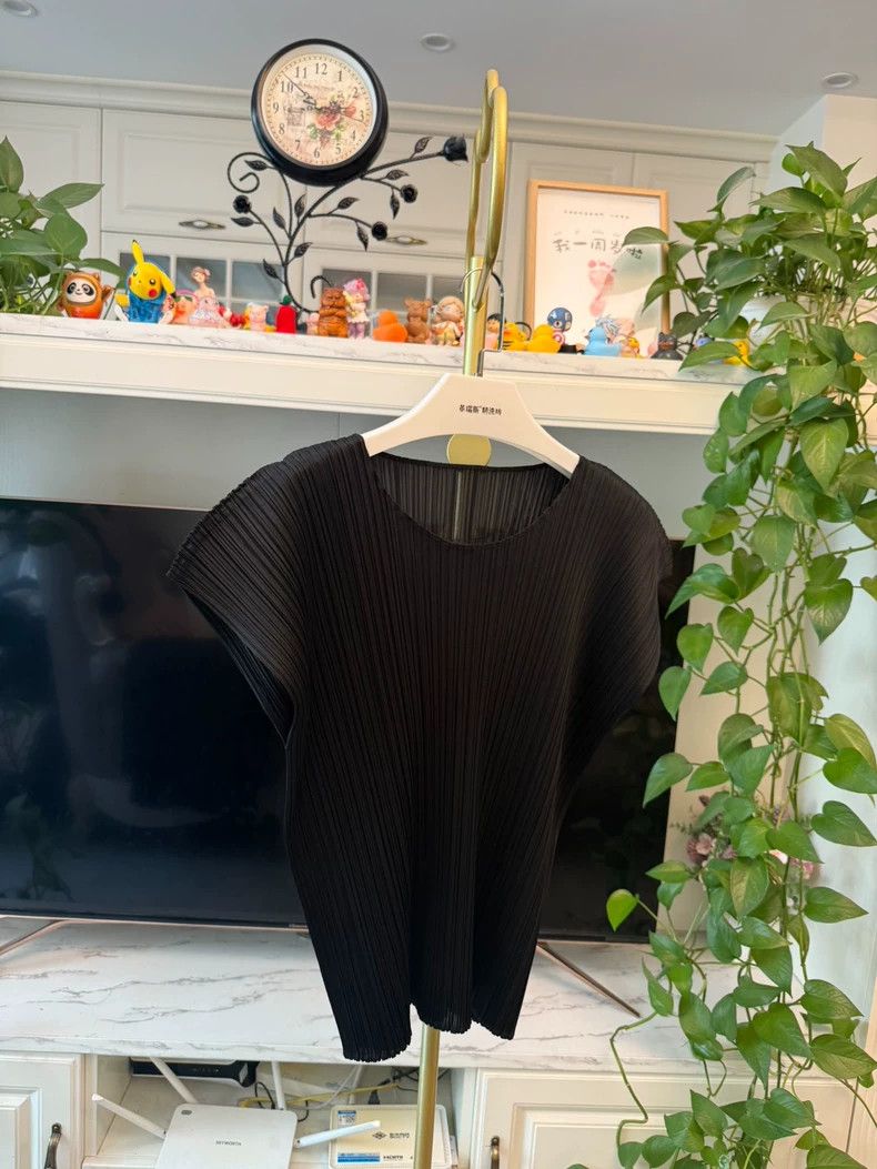 Issey Miyake Issey Miyake size:3 Black kelp vest Size S / US 4 / IT 40 - 2 Thumbnail