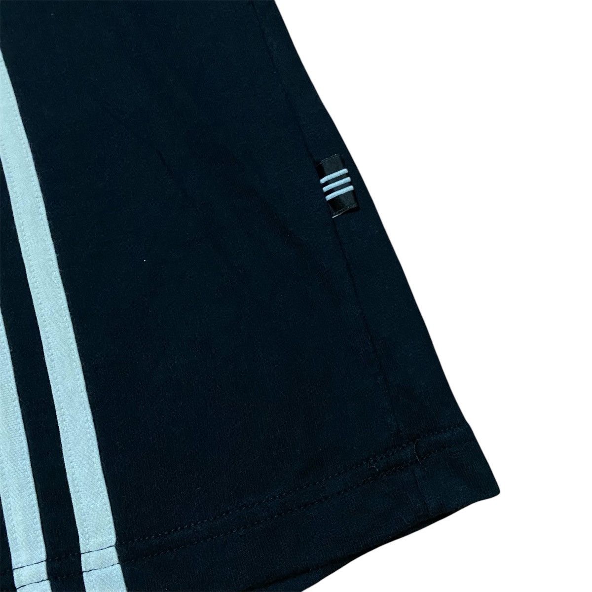 Adidas Adidas 3 Stripes side Logo Tee Size US L / EU 52-54 / 3 - 5 Thumbnail