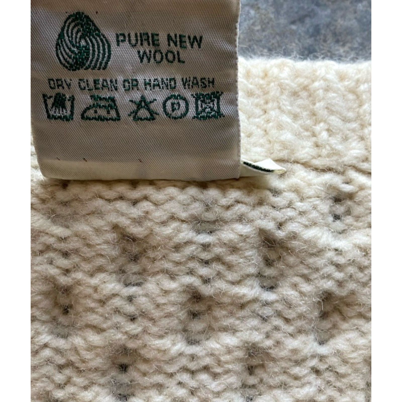 Vintage Magee Donegal Collection Aran Handknit Wool Cardigan Women’s XL Flaws Wool See Photos Cardigan Women’s XL Flaws Size XL / US 12-14 / IT 48-50 - 3 Thumbnail