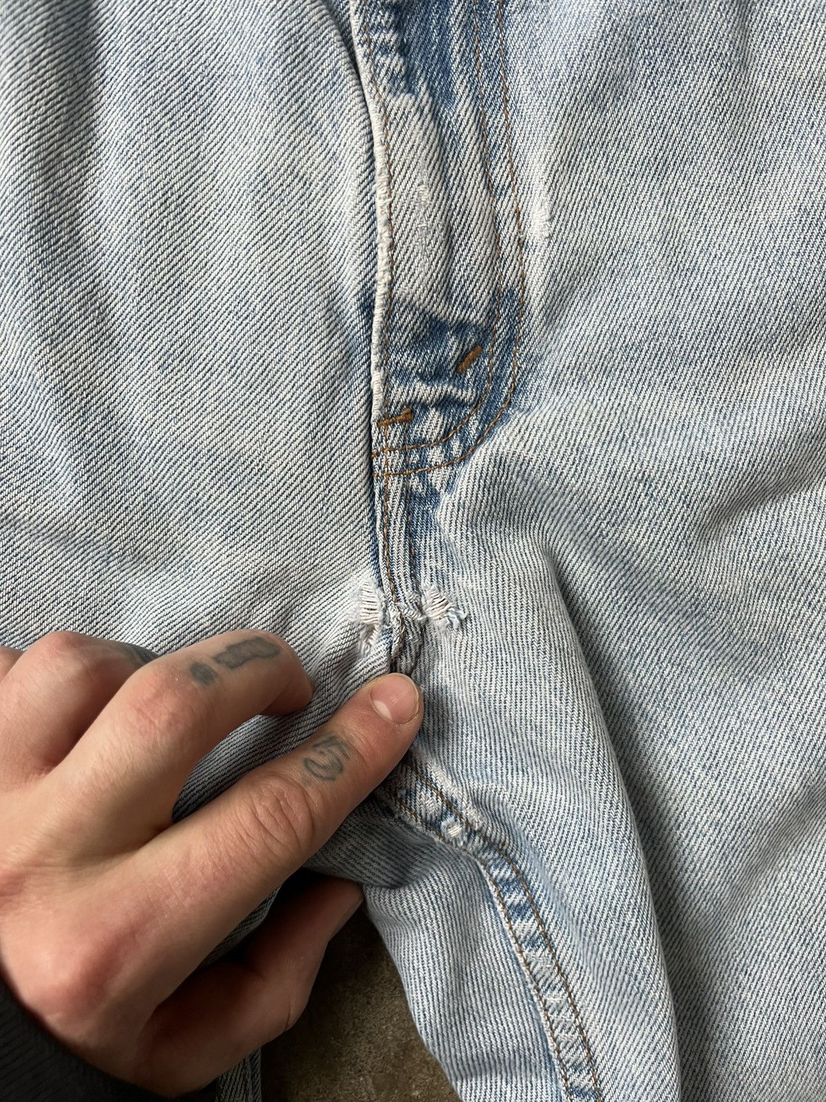 Levi's × Vintage Vintage Levi’s 550 Light Wash Denim Size US 30 / EU 46 - 3 Thumbnail