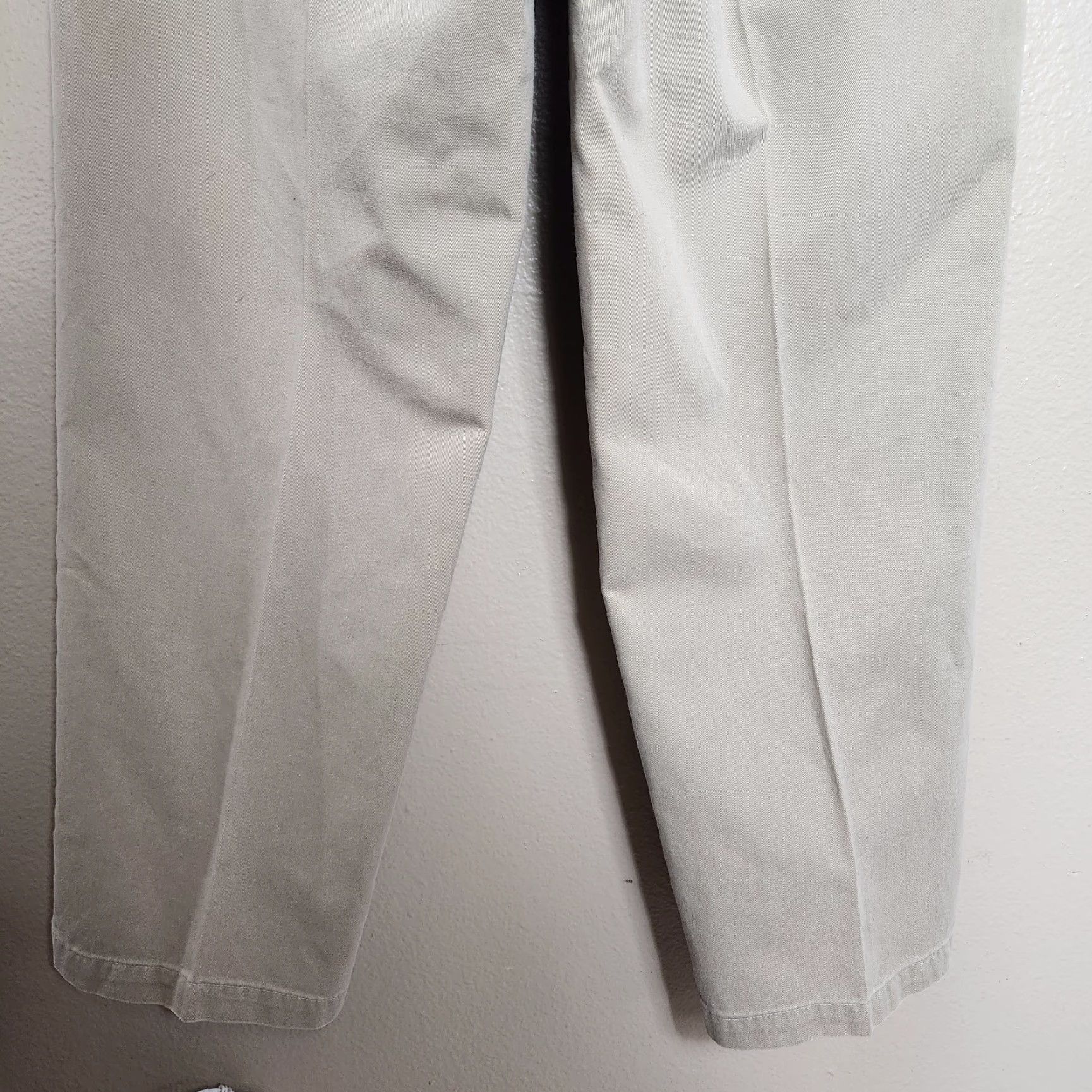 Brooks Brothers Brooks Brothers Mens Khaki Pleat Front Tapered Leg Cotton Twill Pants 36x30 Beige Twill Pants Mens Regular Jeans/Khakis Size US 36 / EU 52 - 5 Thumbnail