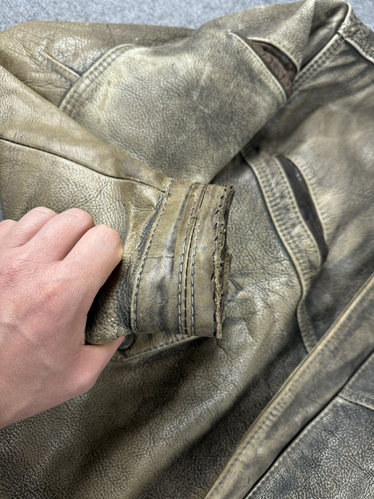 Vintage Vintage distressed leather bomber jacket Size US L / EU 52-54 / 3 - 6 Thumbnail