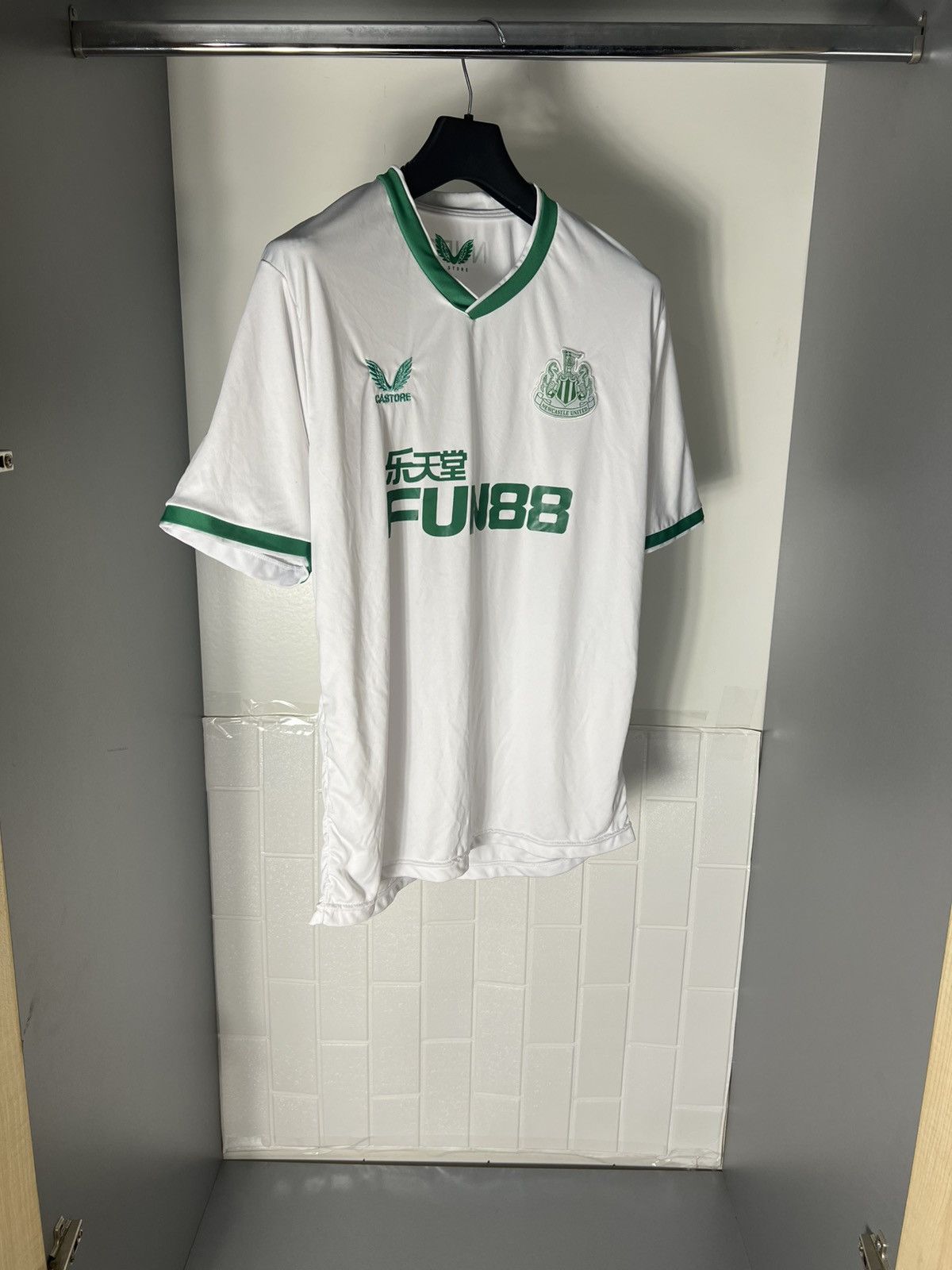 Vintage VERY RARE CASTORE FC NEW CASTLE ENGLAND SOCCER JERSEY Y2K Size US M / EU 48-50 / 2 - 2 Thumbnail